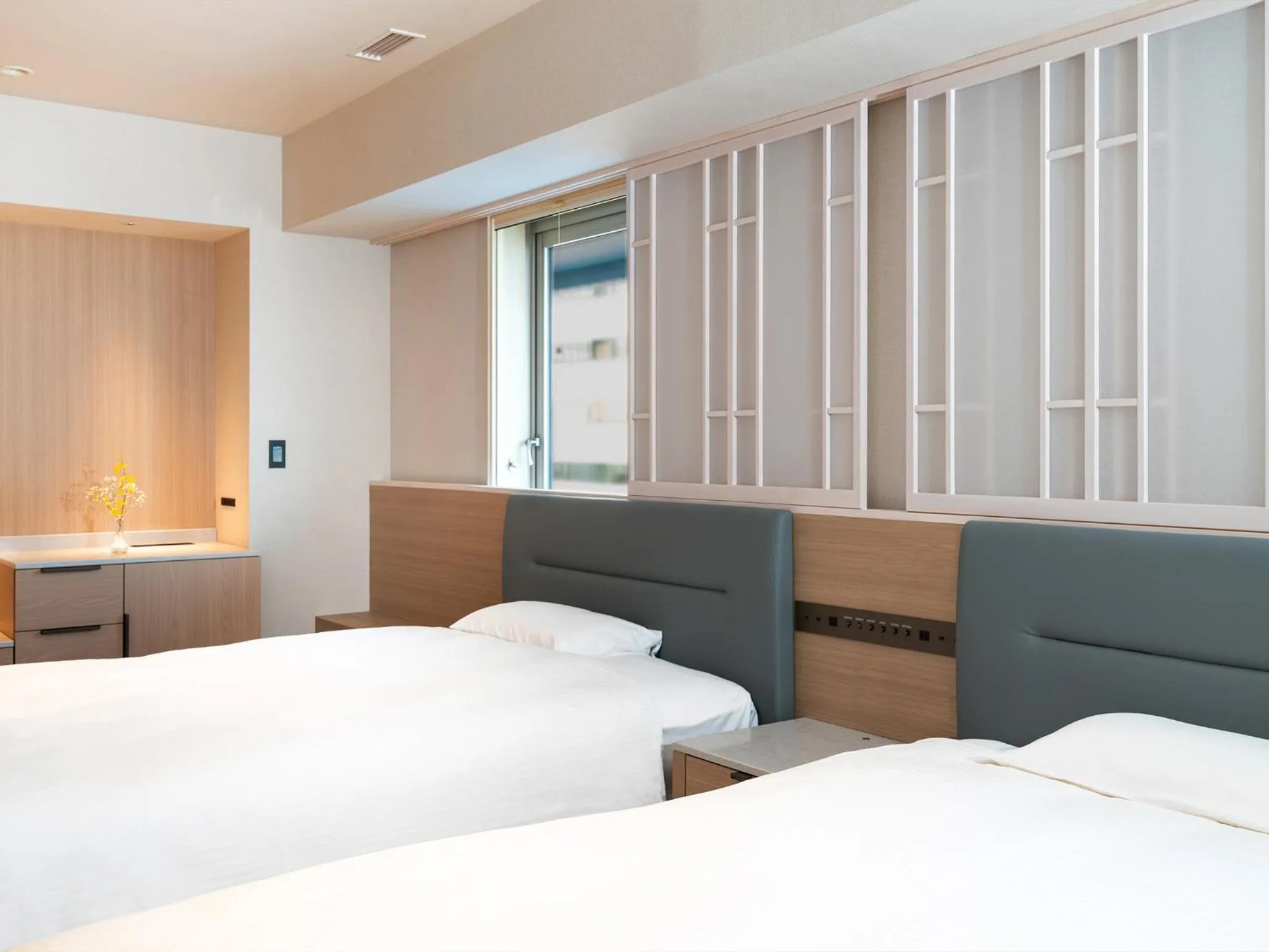 Photo of the whole room, Bed in Hotel Crown Palais Kobe