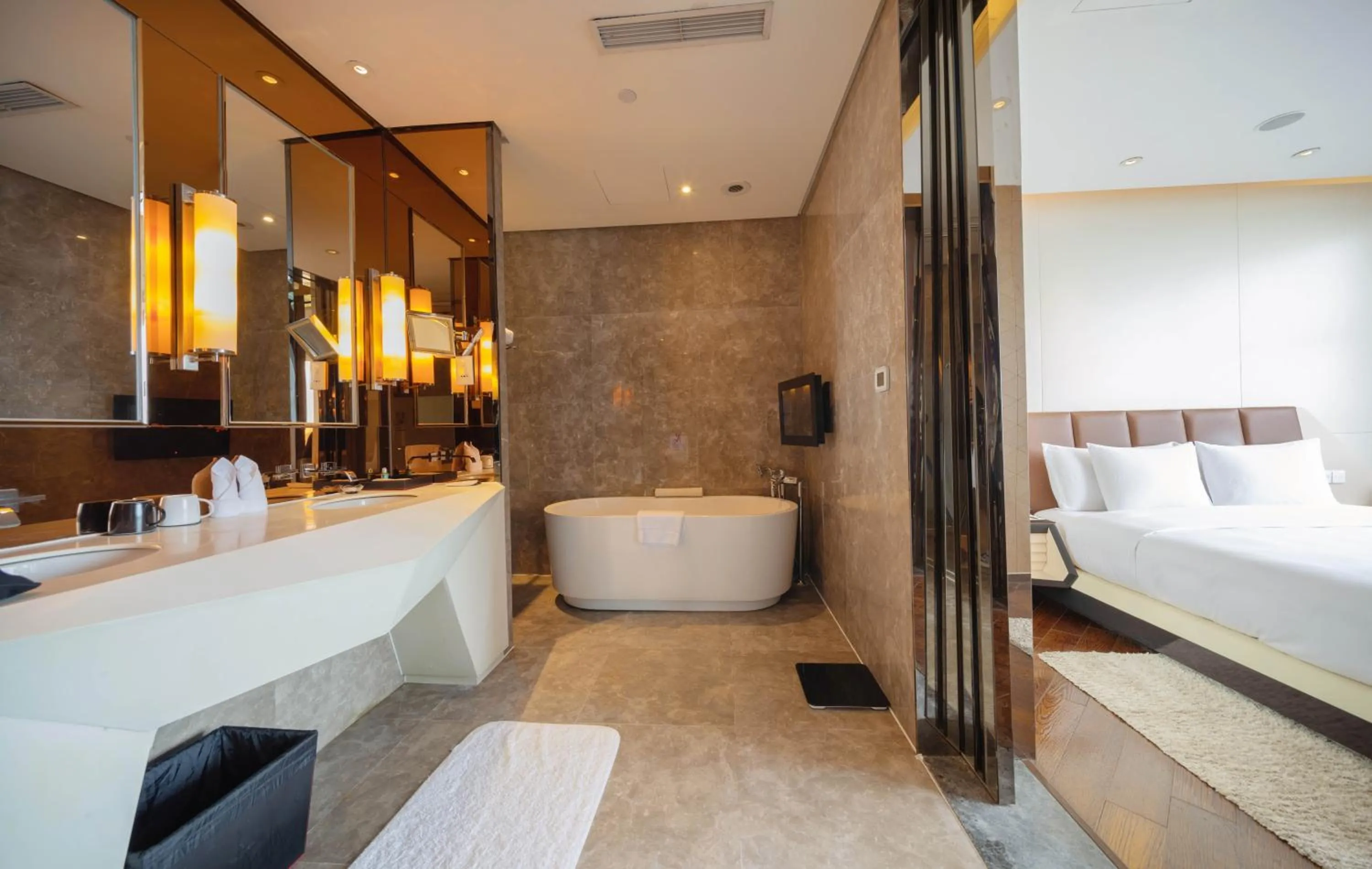 Bath, Bed in Tonino Lamborghini Hotel Kunshan City Center