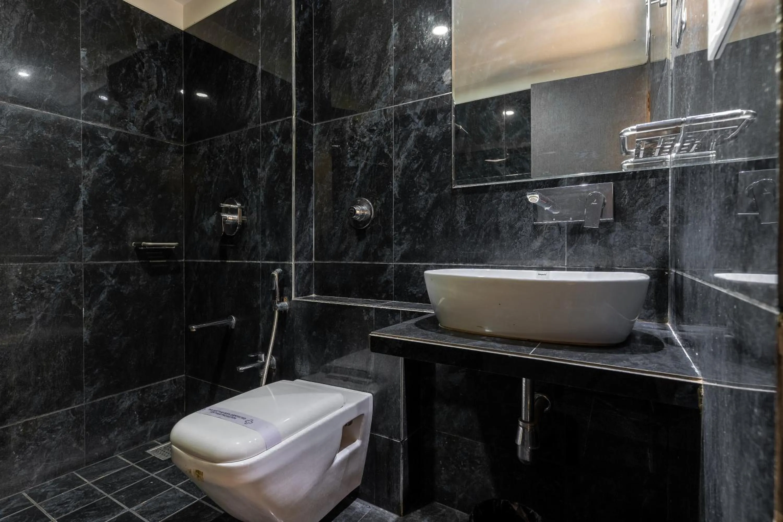 Shower in Hotel Summit