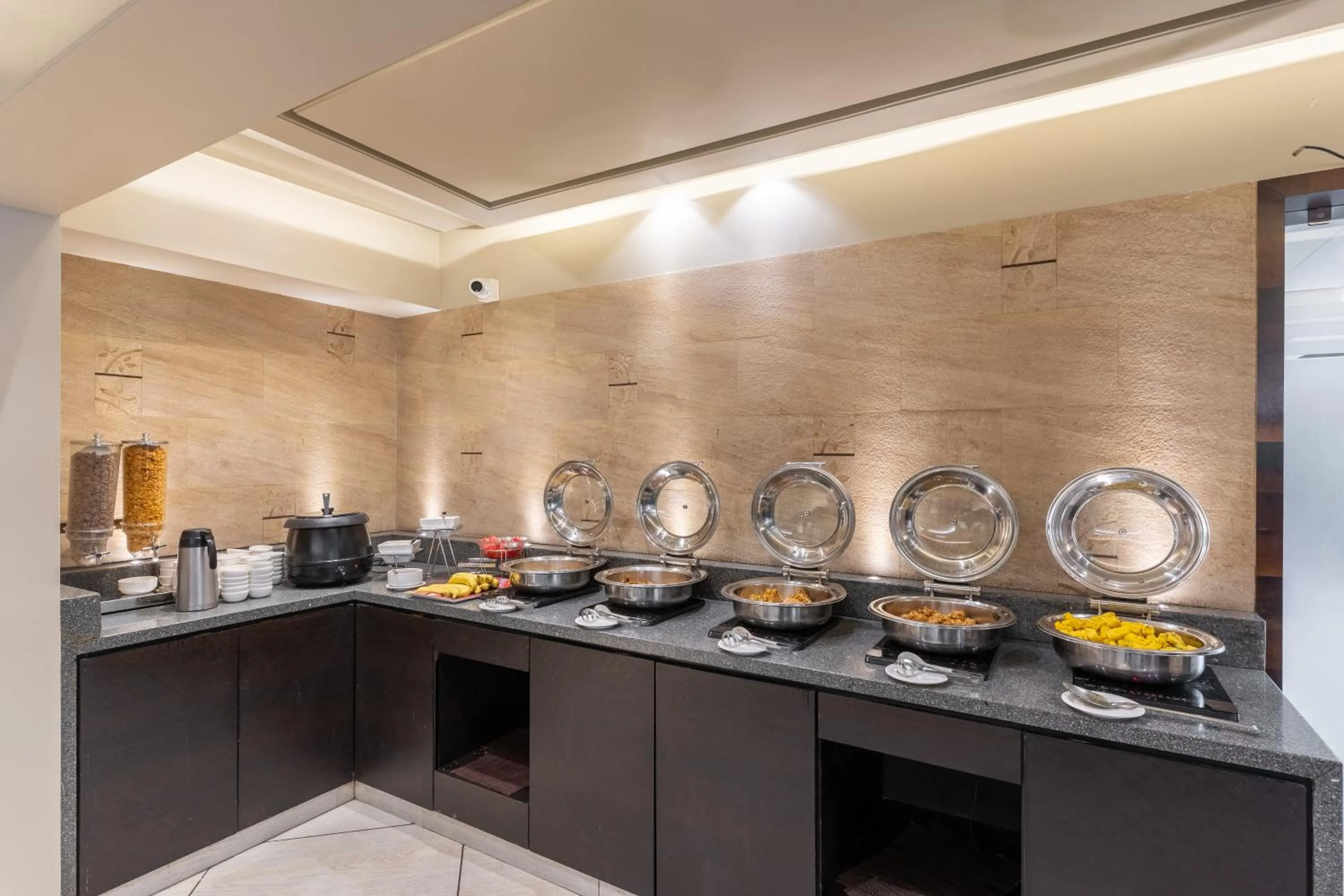 Food and drinks in Hotel Summit