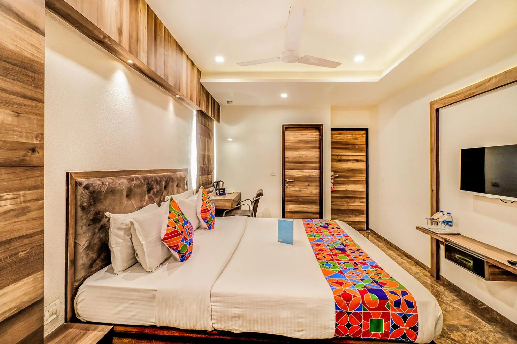 Bedroom, Bed in Hotel Summit