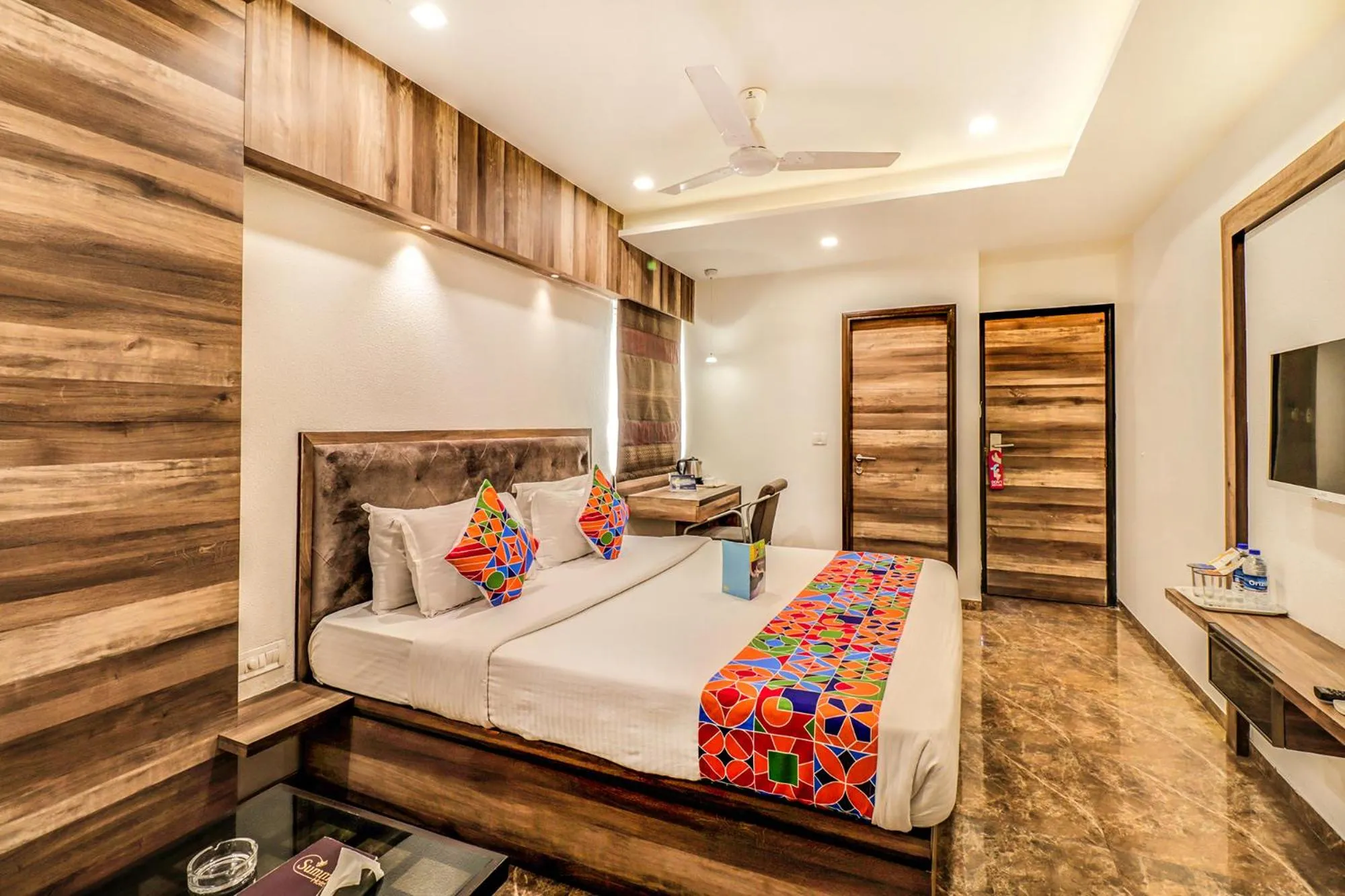 Bedroom, Bed in Hotel Summit