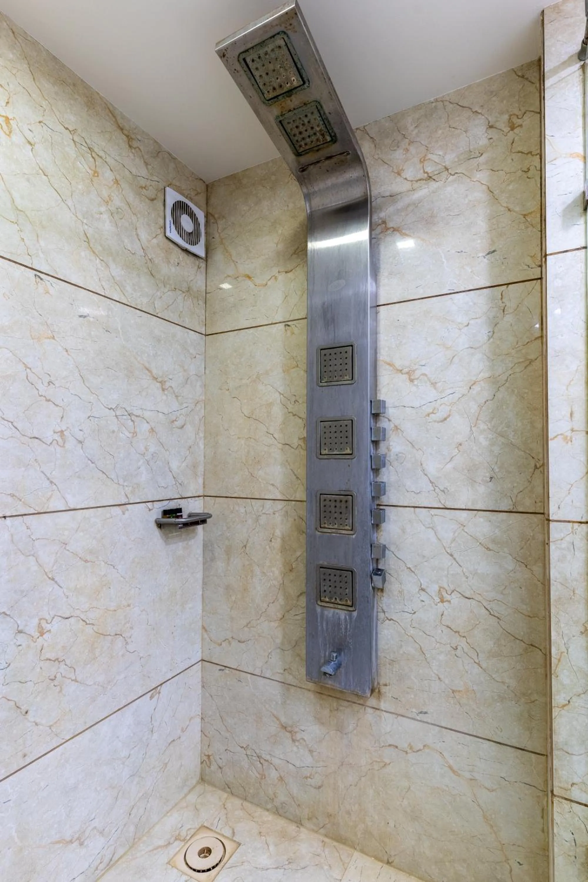 Shower in Hotel Summit
