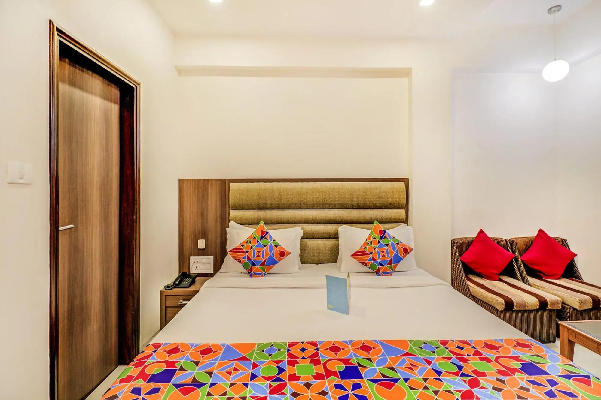 Bedroom, Bed in Hotel Summit