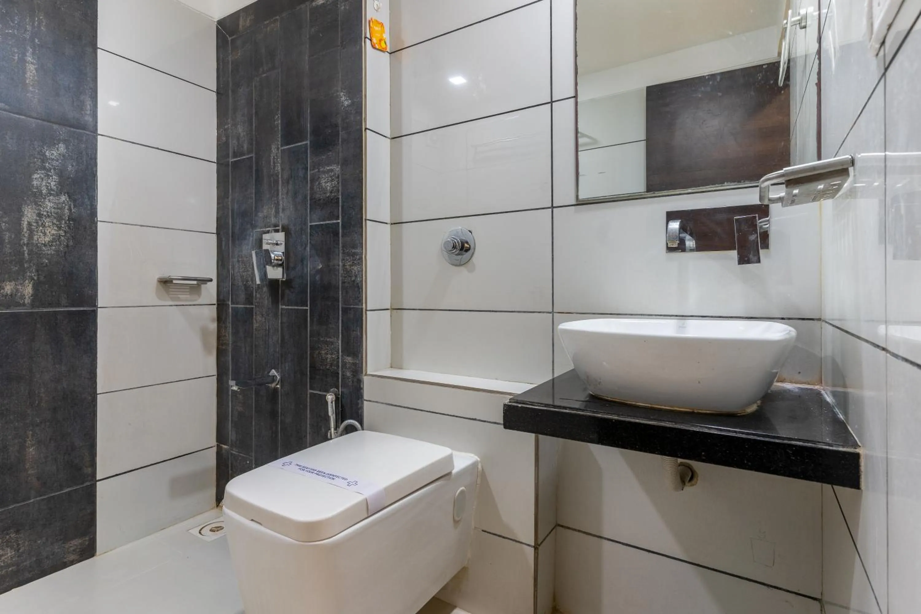 Shower in Hotel Summit