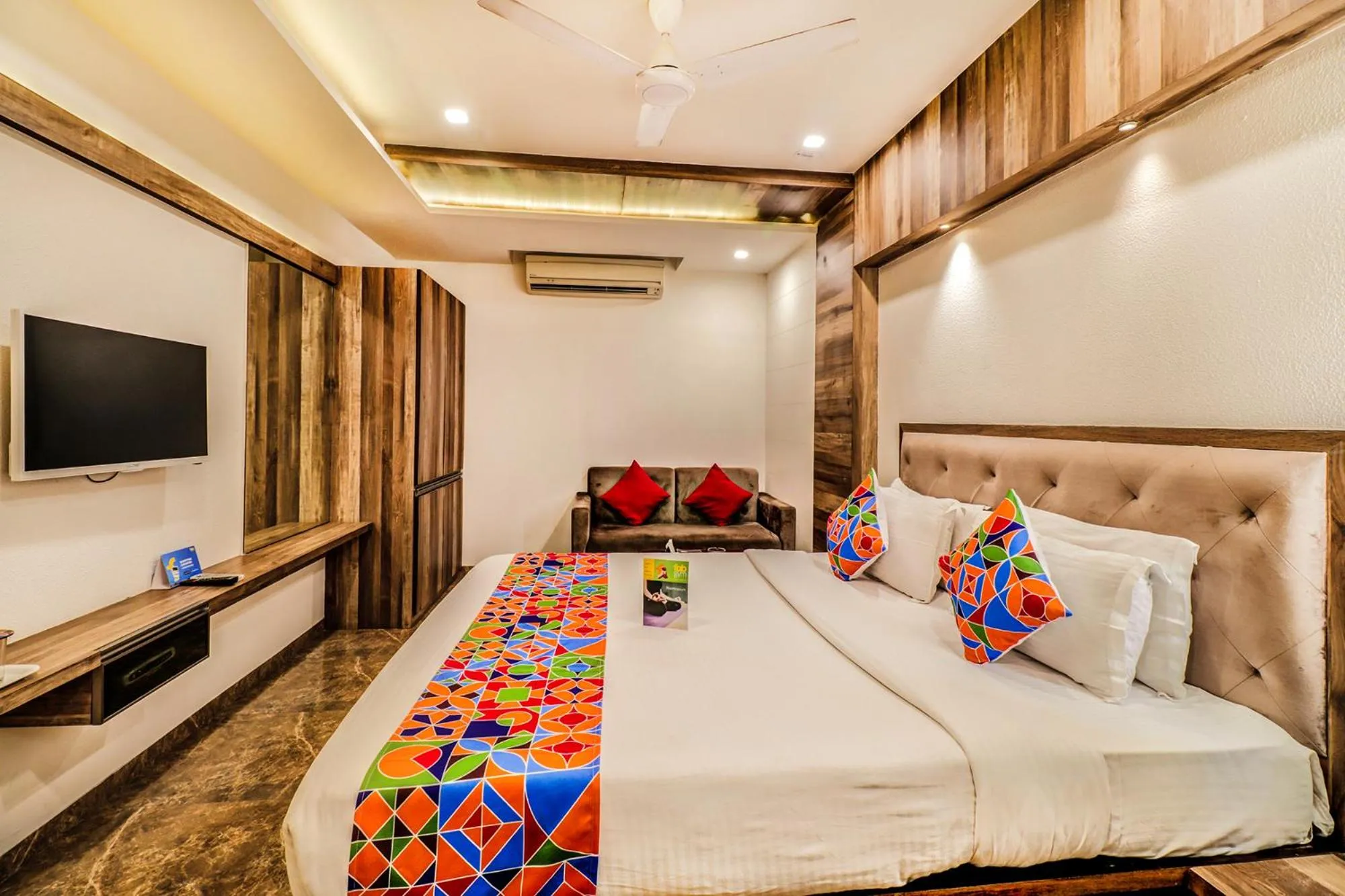 Bedroom, Bed in Hotel Summit