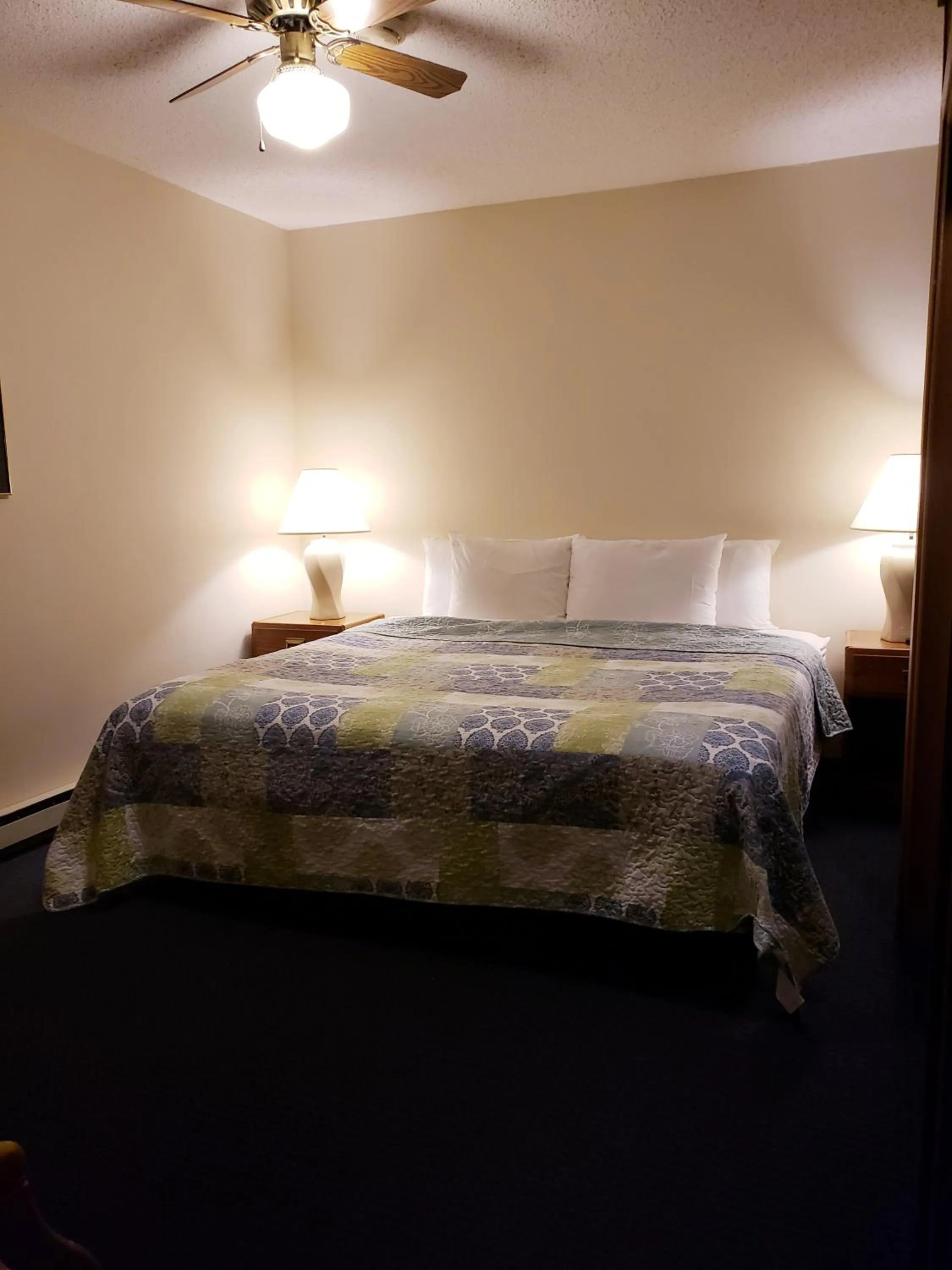 Bed in North Ironwood Acres - Black River Lodge