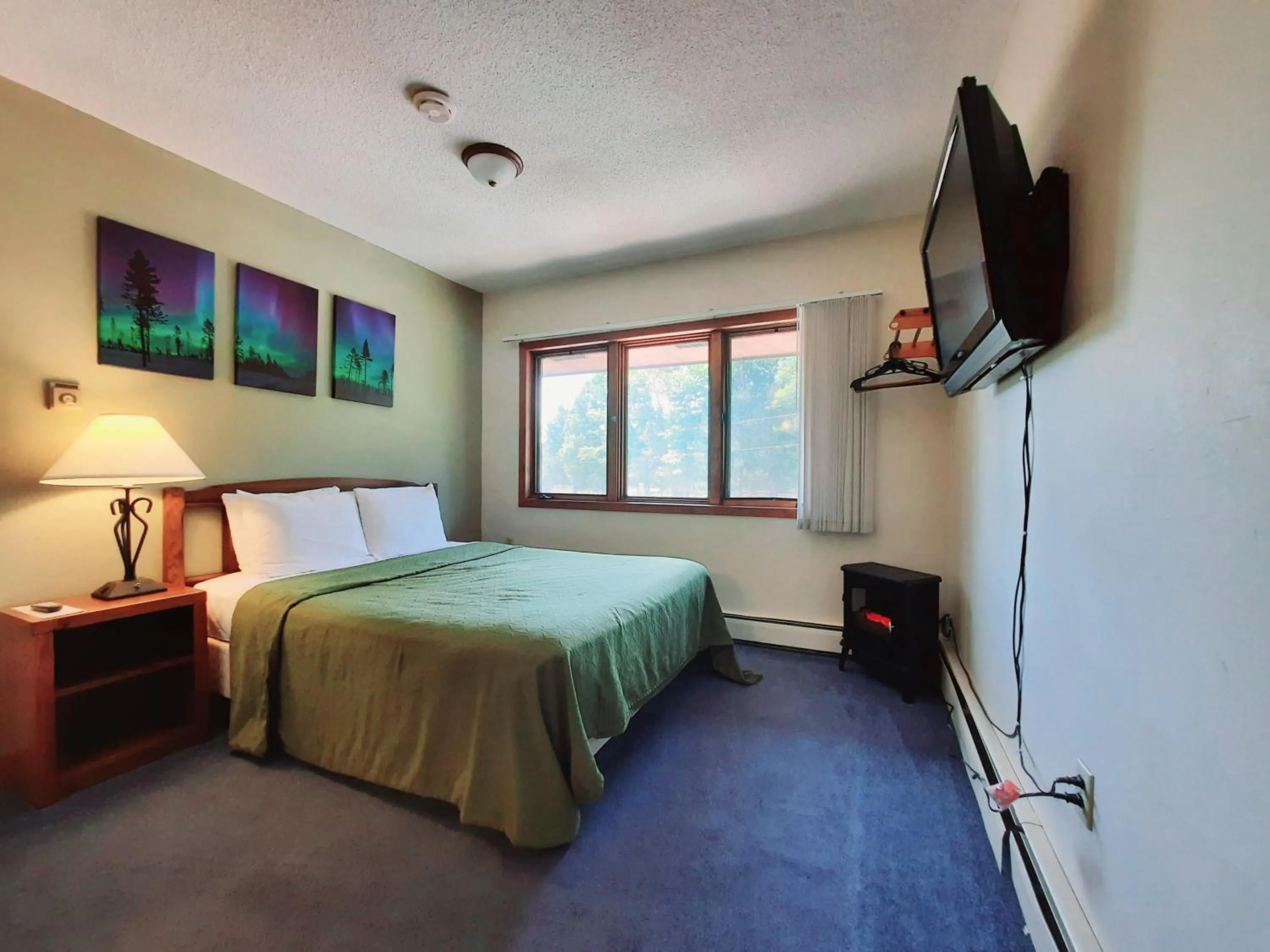 Bed in North Ironwood Acres - Black River Lodge