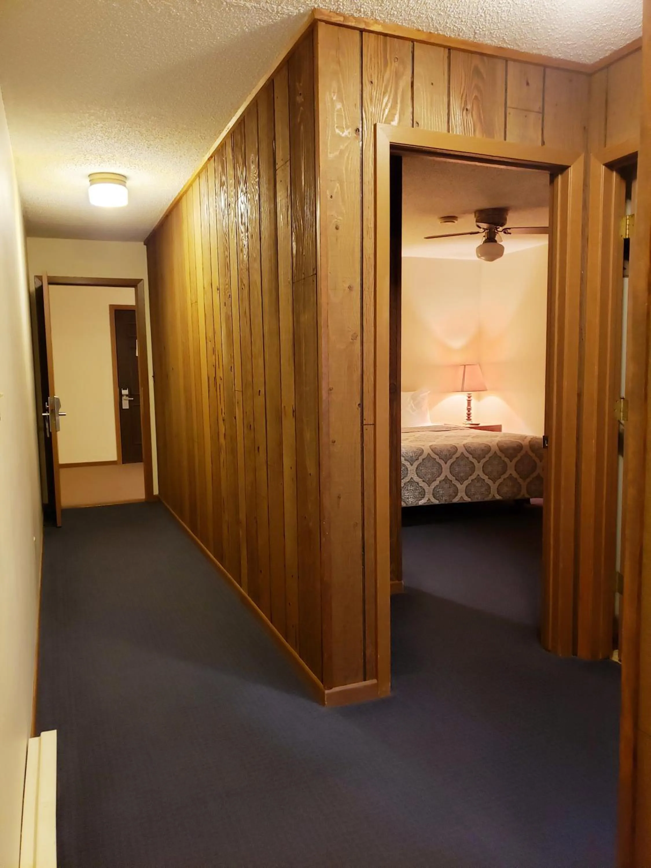 Bathroom, Bed in North Ironwood Acres - Black River Lodge