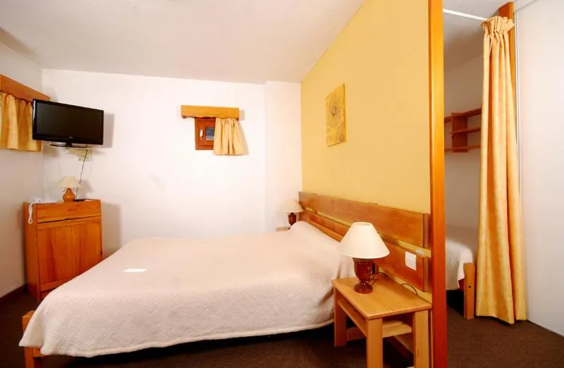 Photo of the whole room, Bed in Résidence La Rochetaillée