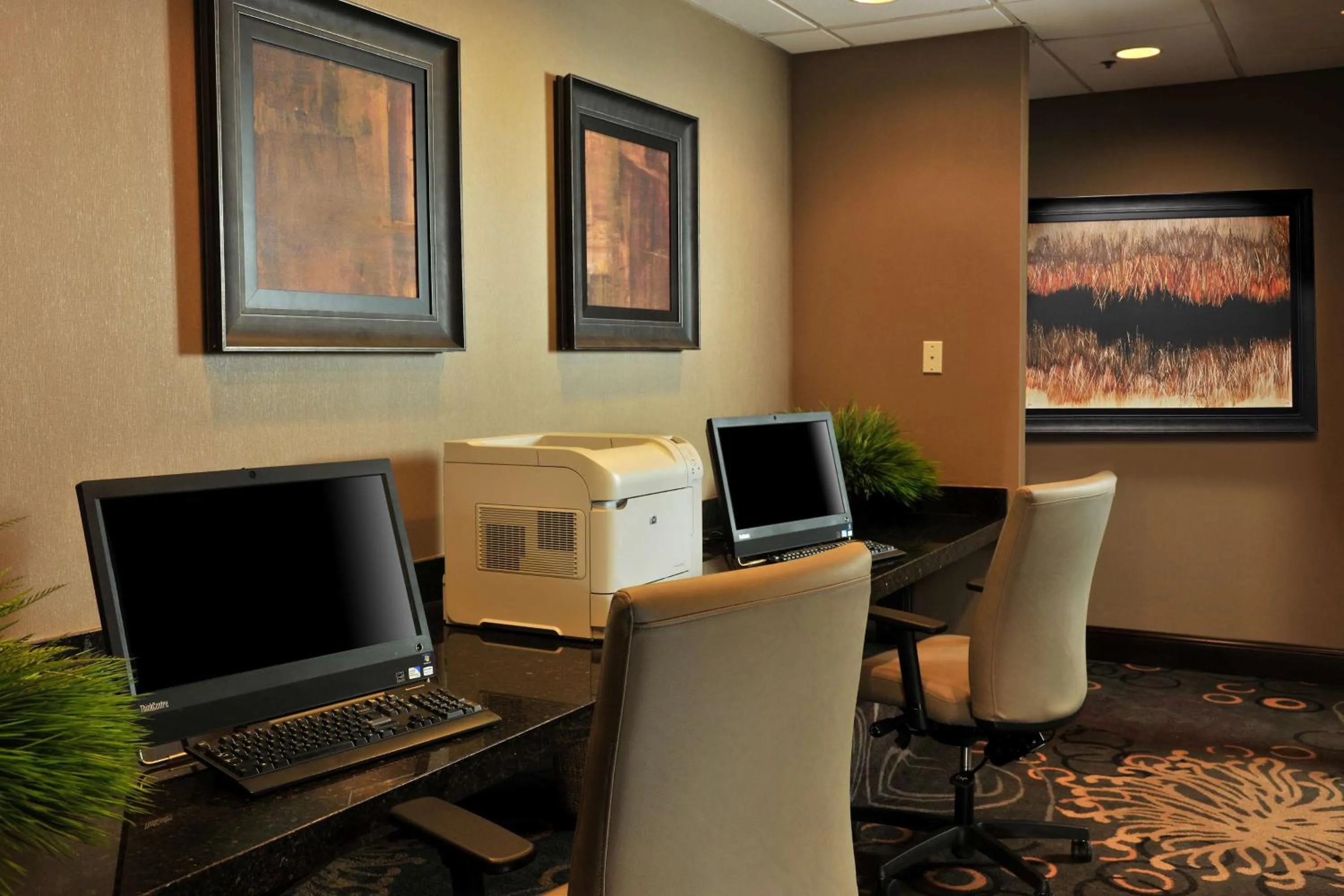 Business facilities in Embassy Suites Des Moines Downtown