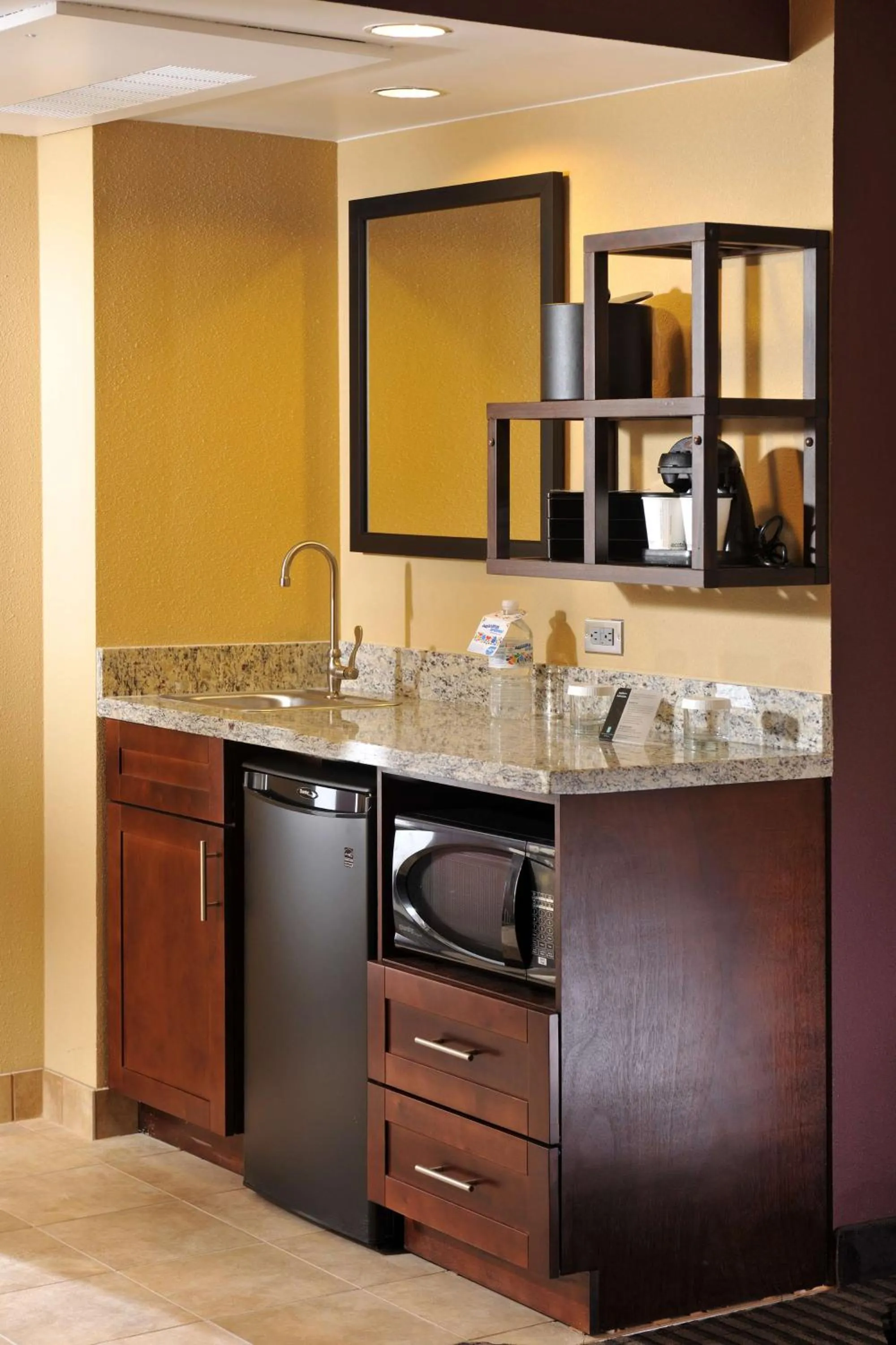 Kitchen or kitchenette in Embassy Suites Des Moines Downtown