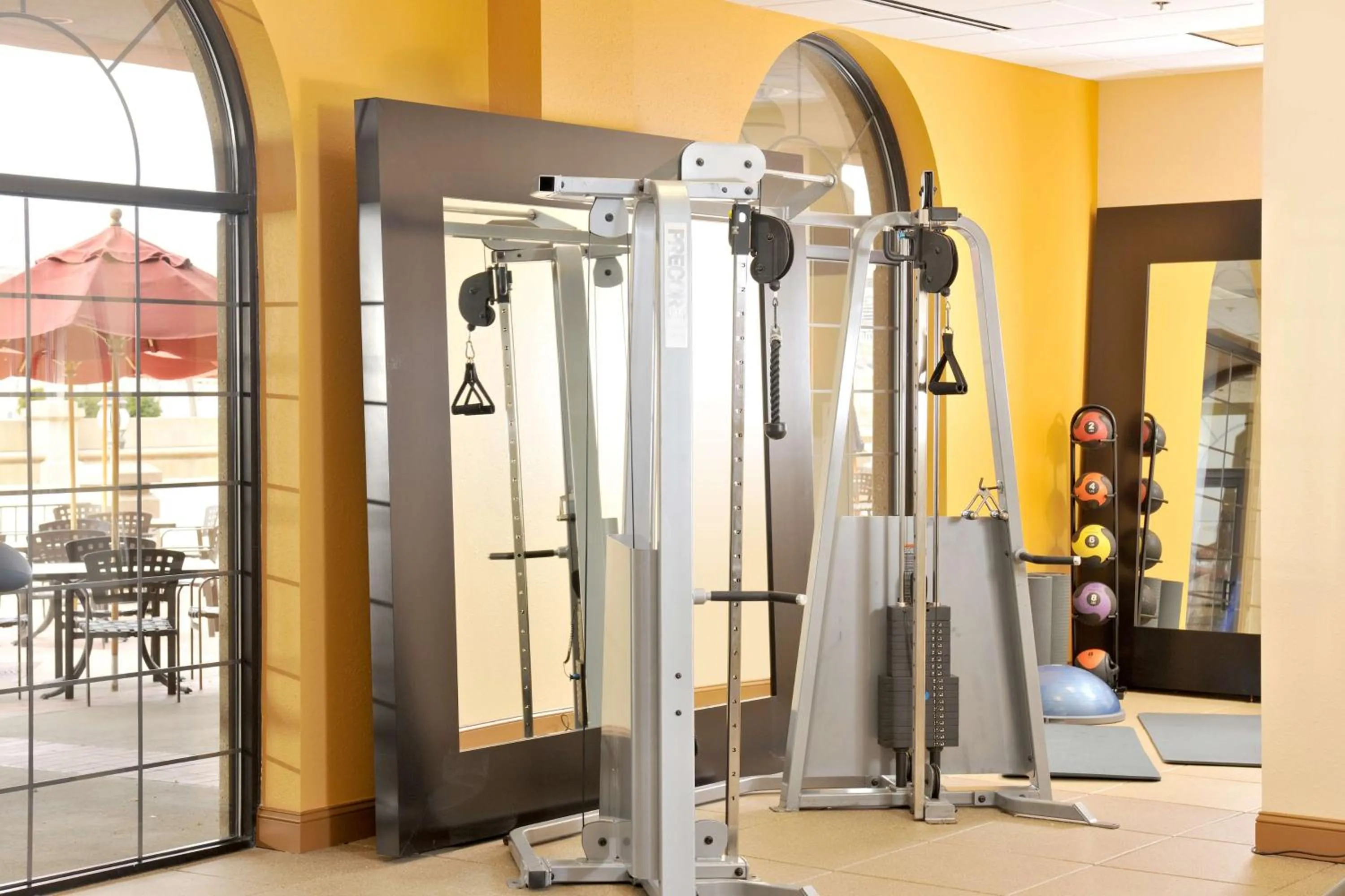 Fitness centre/facilities in Embassy Suites Des Moines Downtown