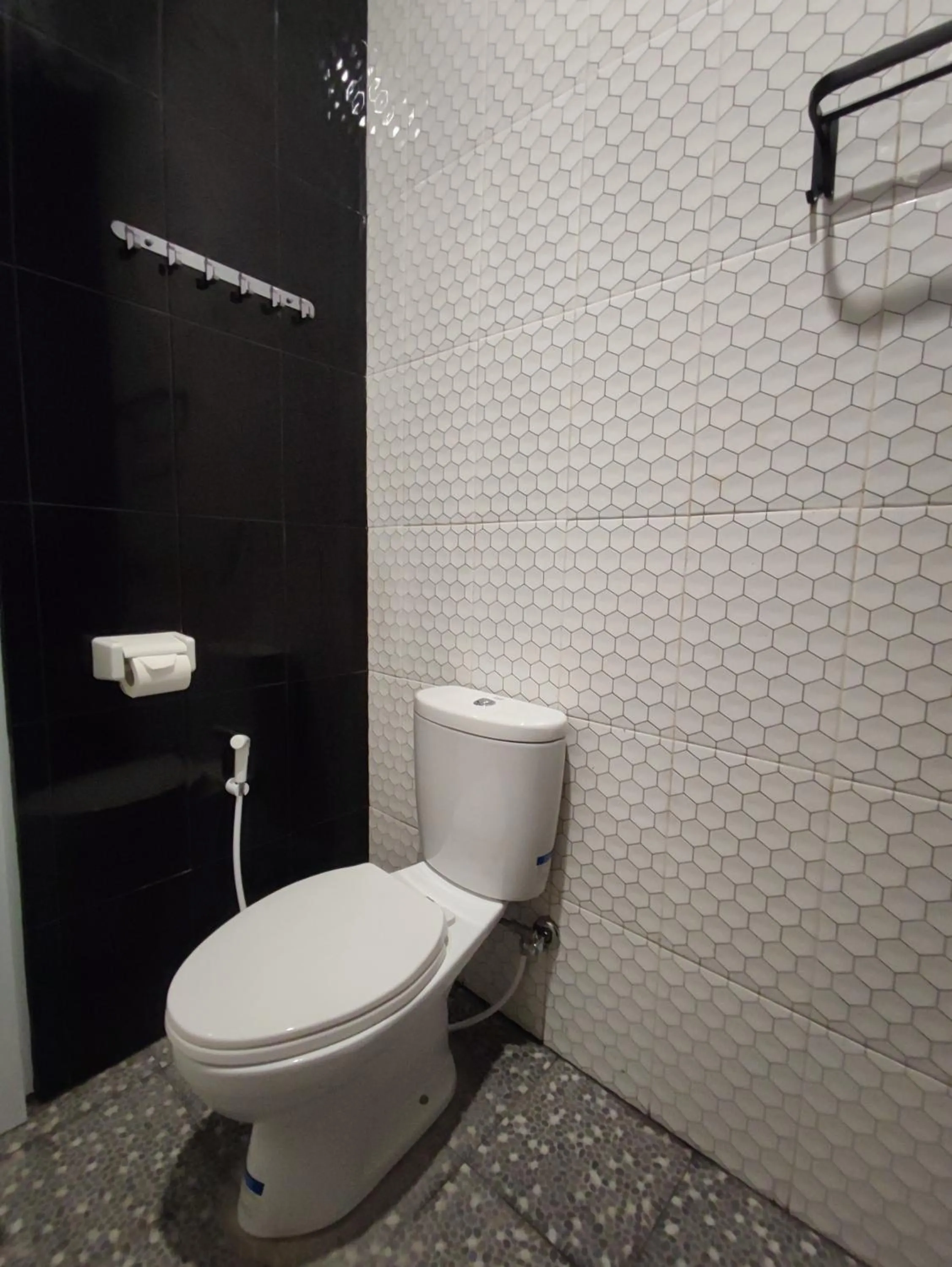 Bathroom in Genthong Homestay