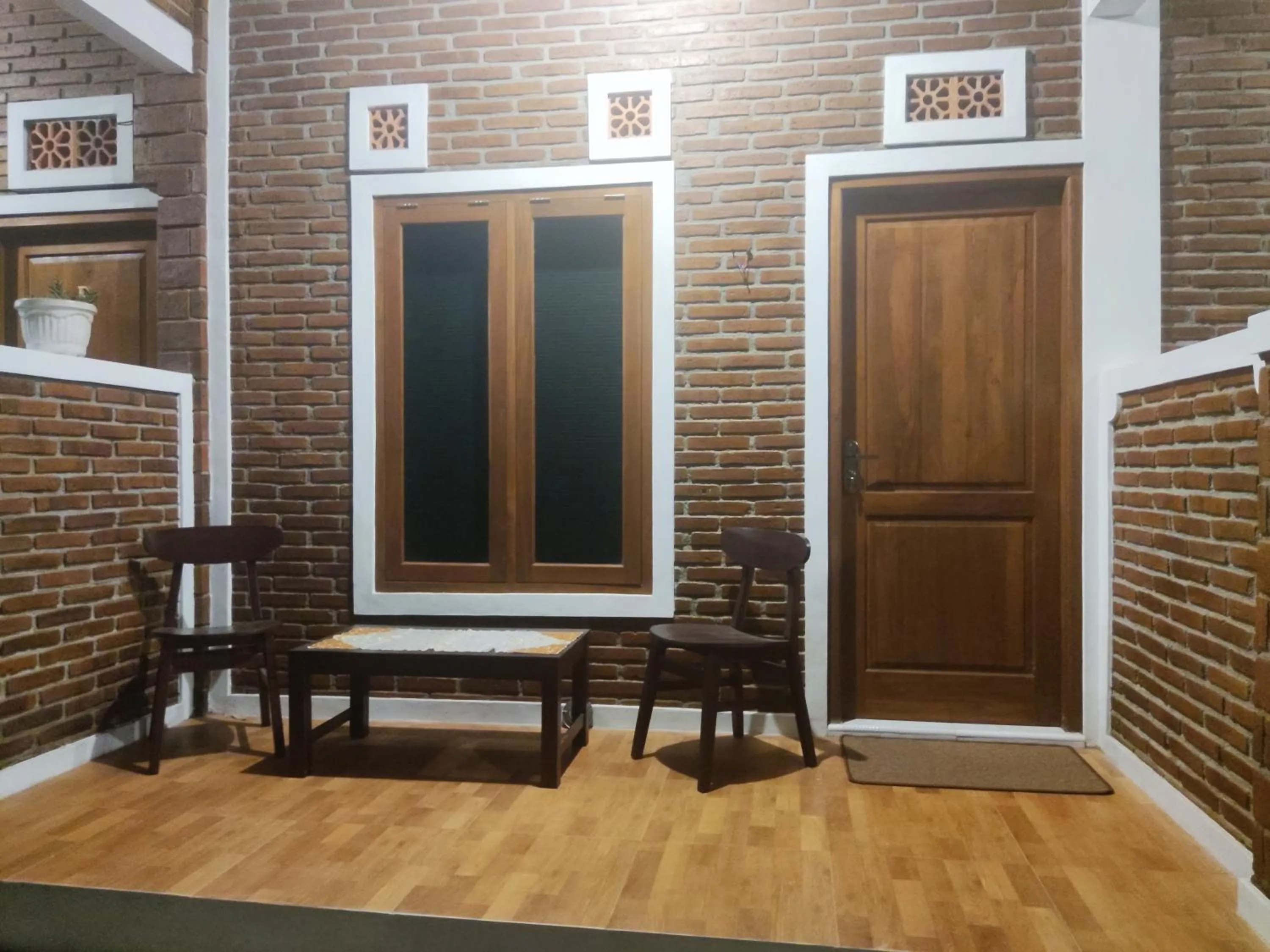 Balcony/Terrace in Genthong Homestay