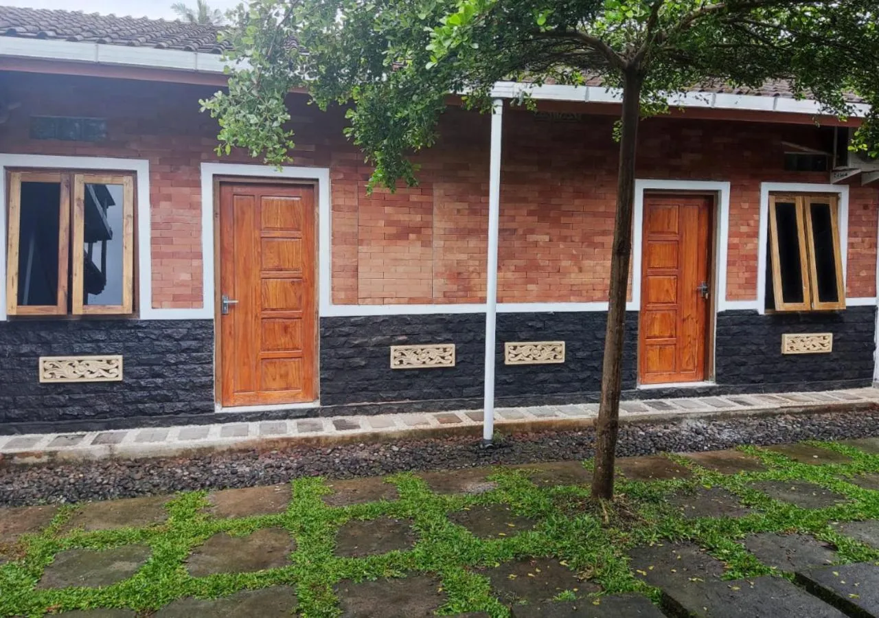 Property building in Genthong Homestay