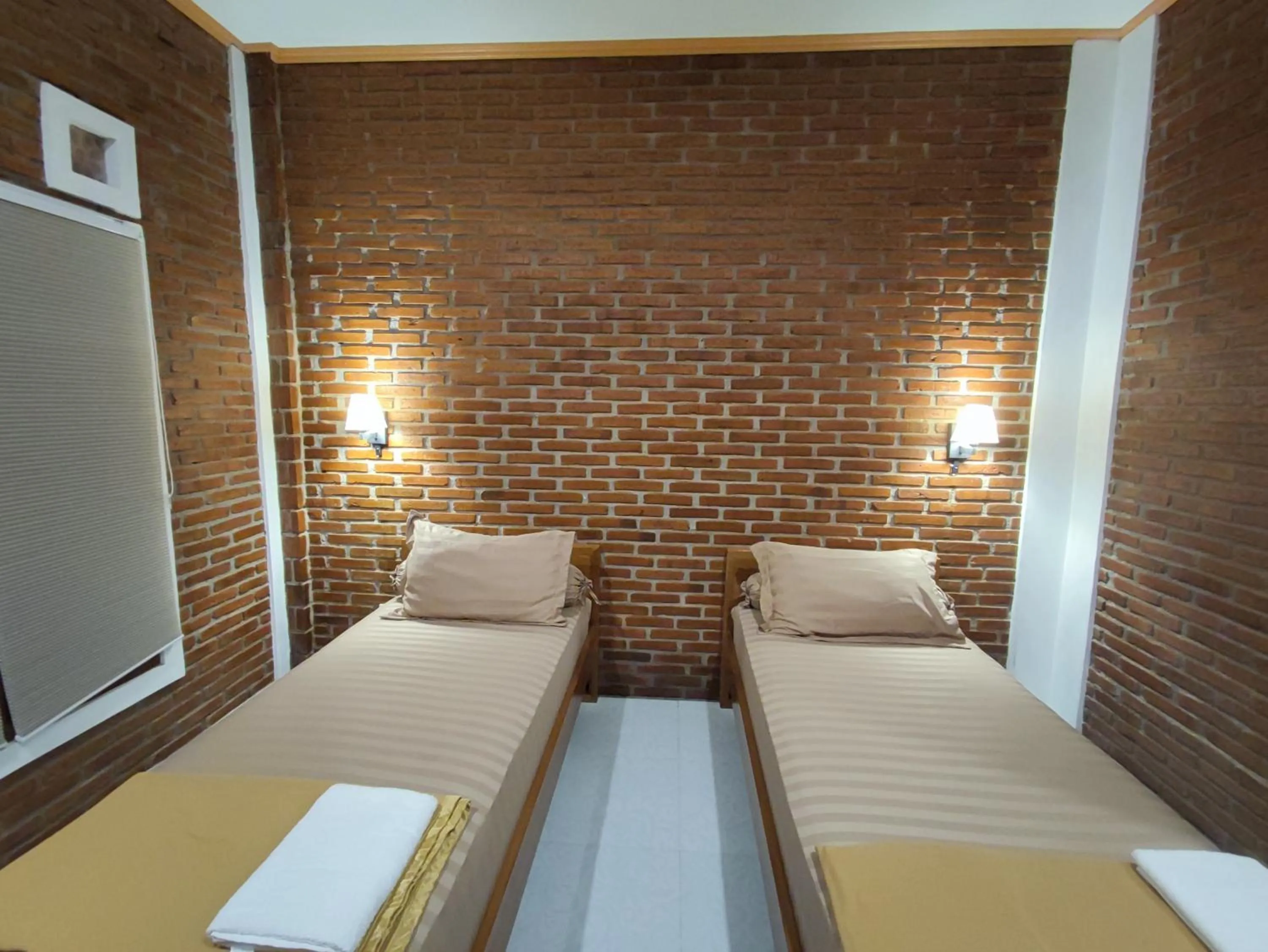 View (from property/room), Bed in Genthong Homestay