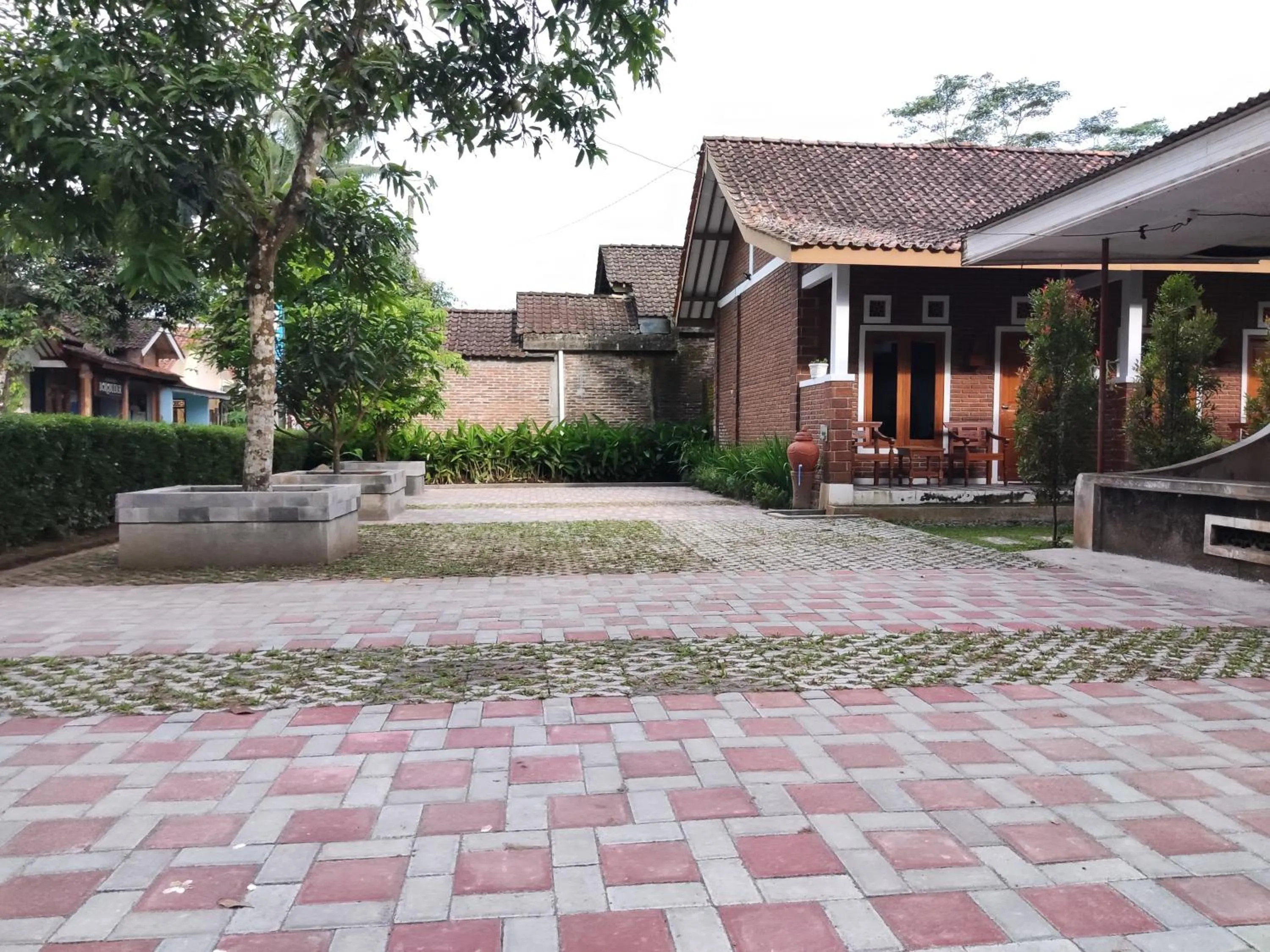 Garden in Genthong Homestay