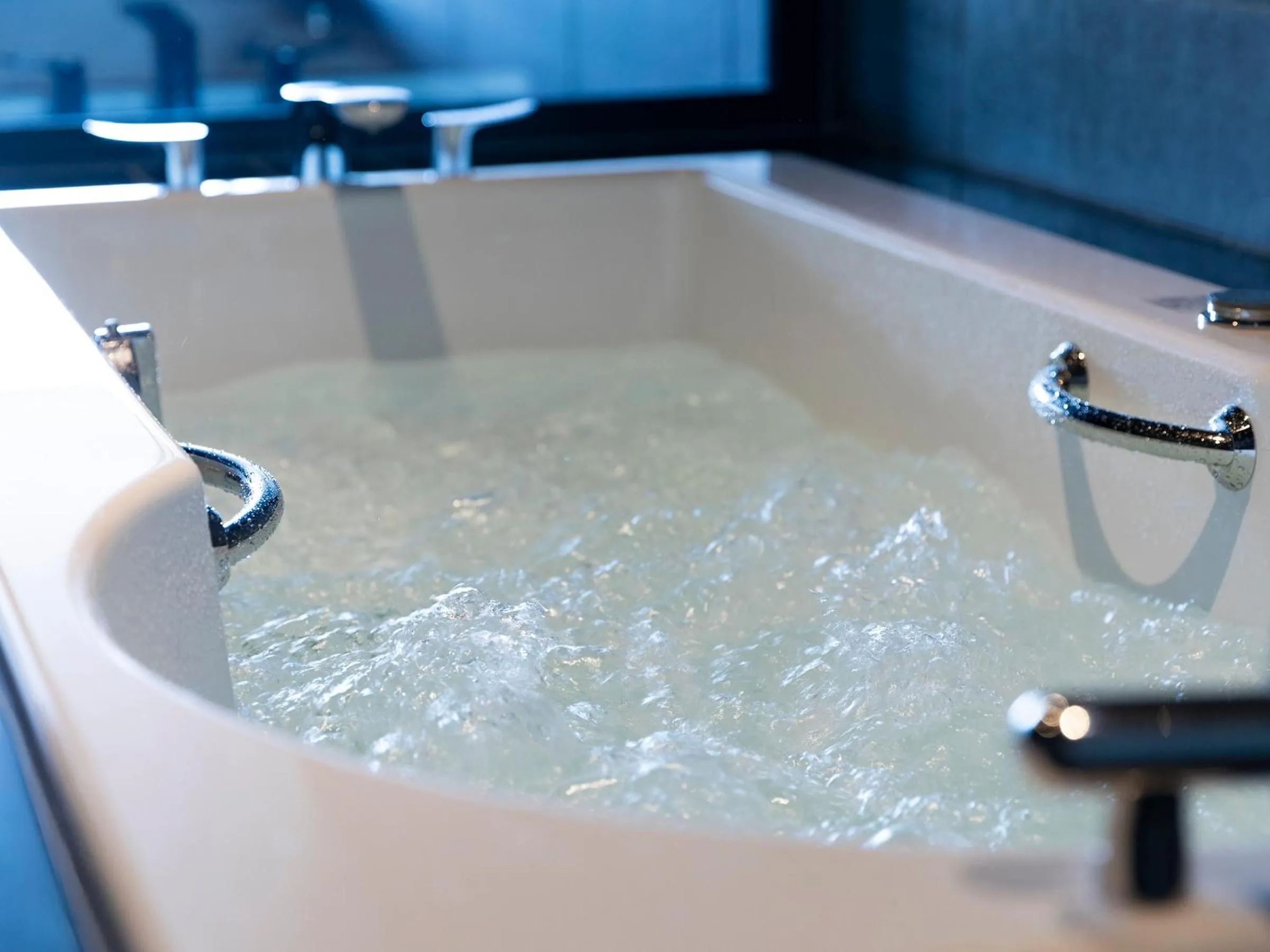 Hot Tub in Lake Shikotsu Tsuruga Bessou AO no ZA