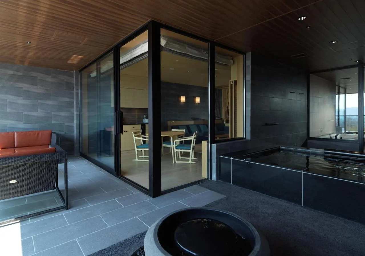 Hot Spring Bath in Lake Shikotsu Tsuruga Bessou AO no ZA