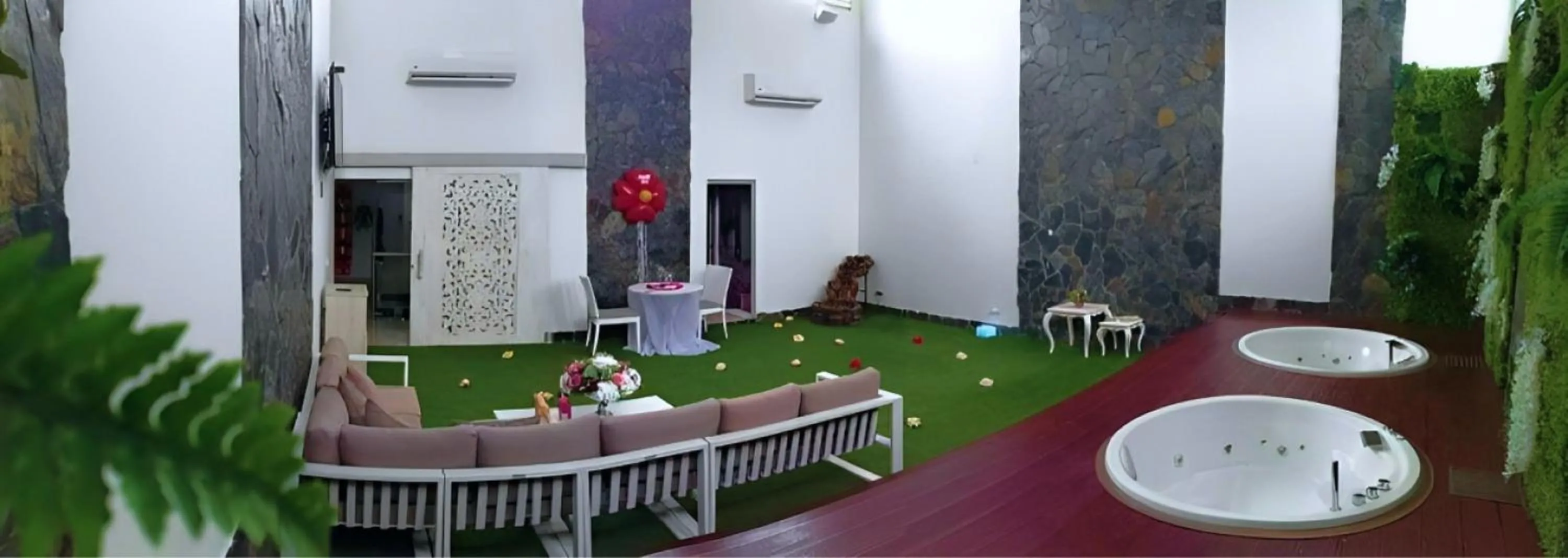 Living room in HOTEL HABANA REAL