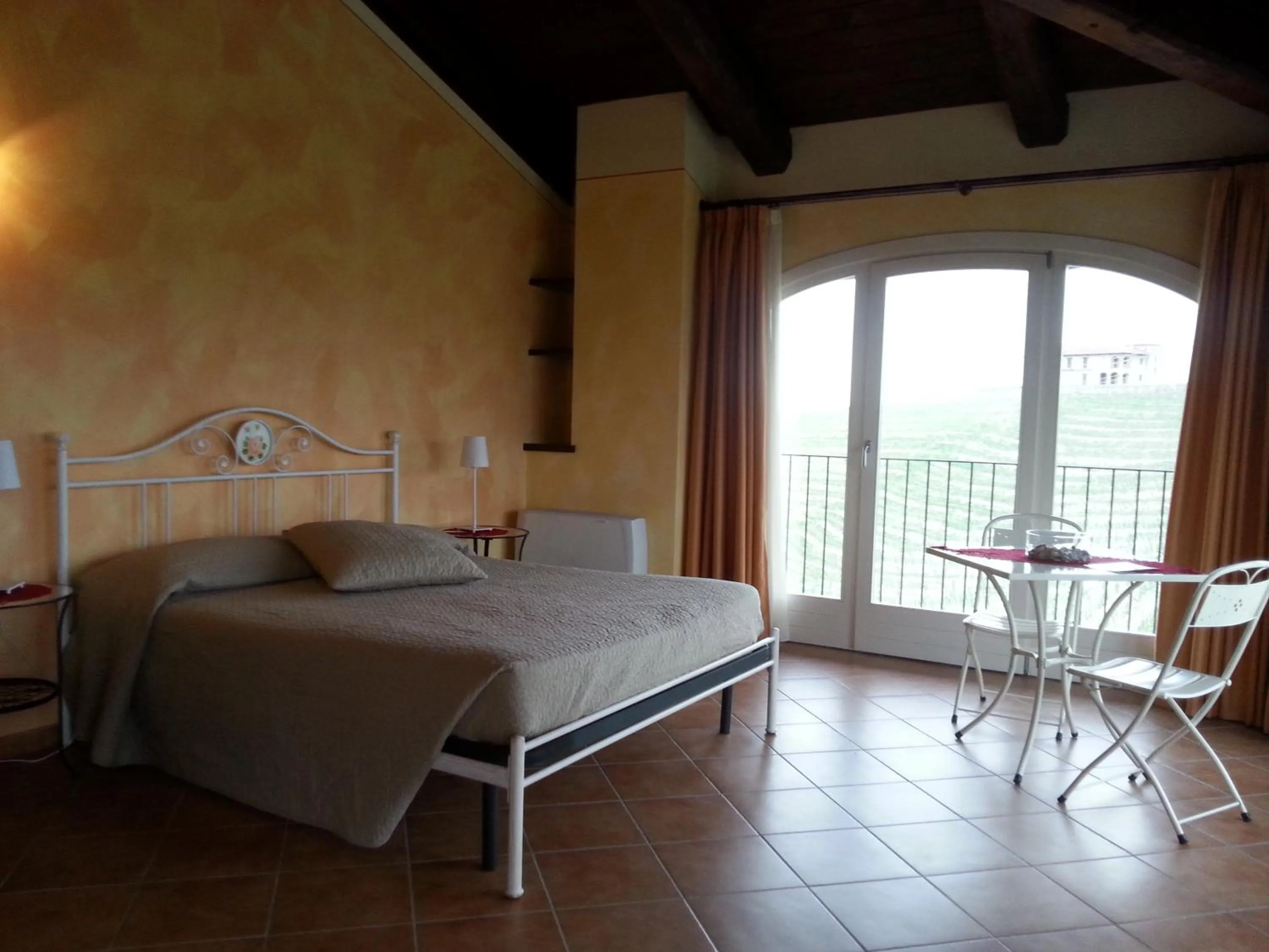 Double Room - single occupancy in Bricco Rosso