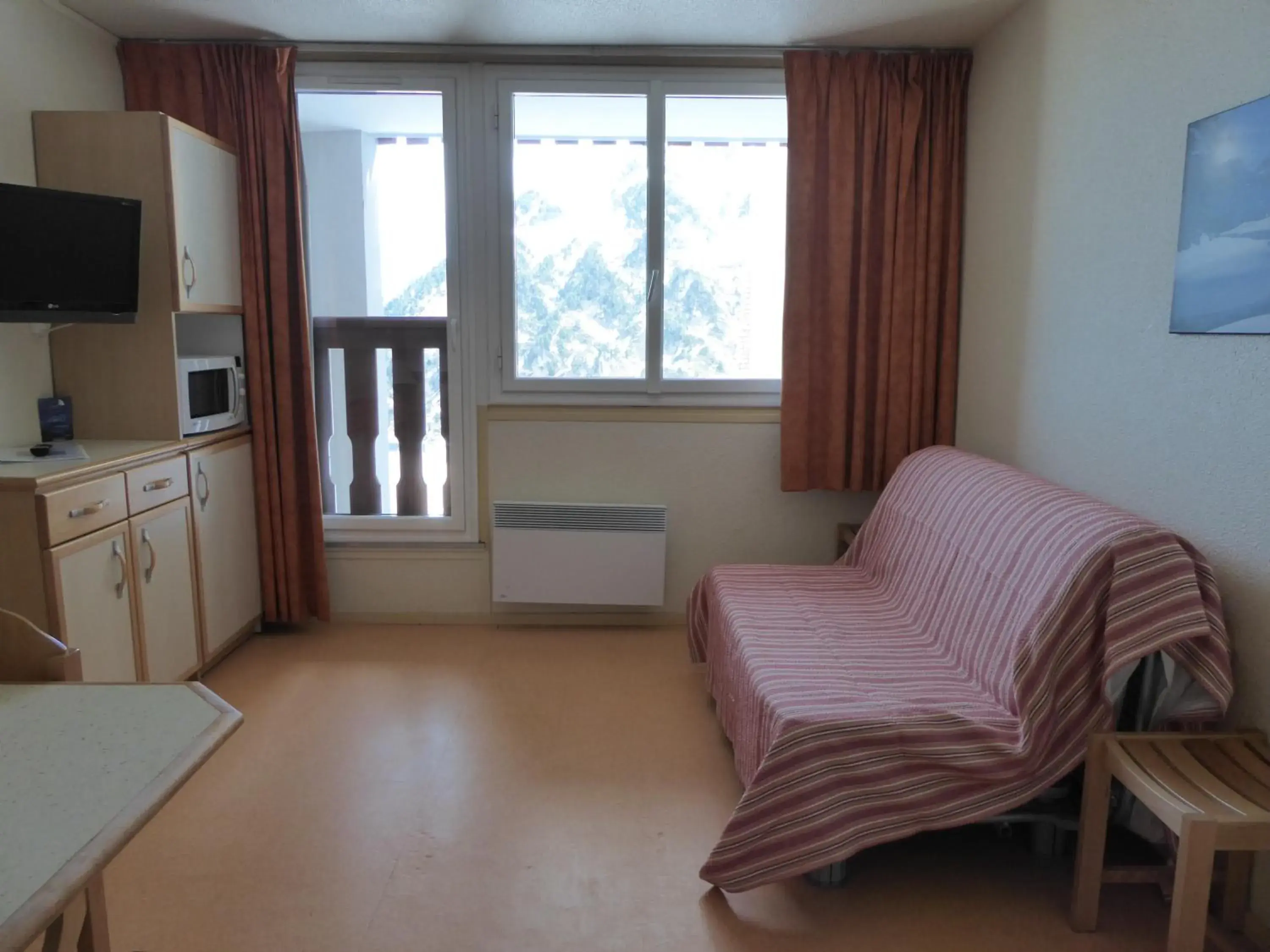 Two-Bedroom Apartment (6 Adults) in Résidence Azureva La Mongie Two-Bedroom Apartment (6 Adults) in Résidence Azureva La Mongie