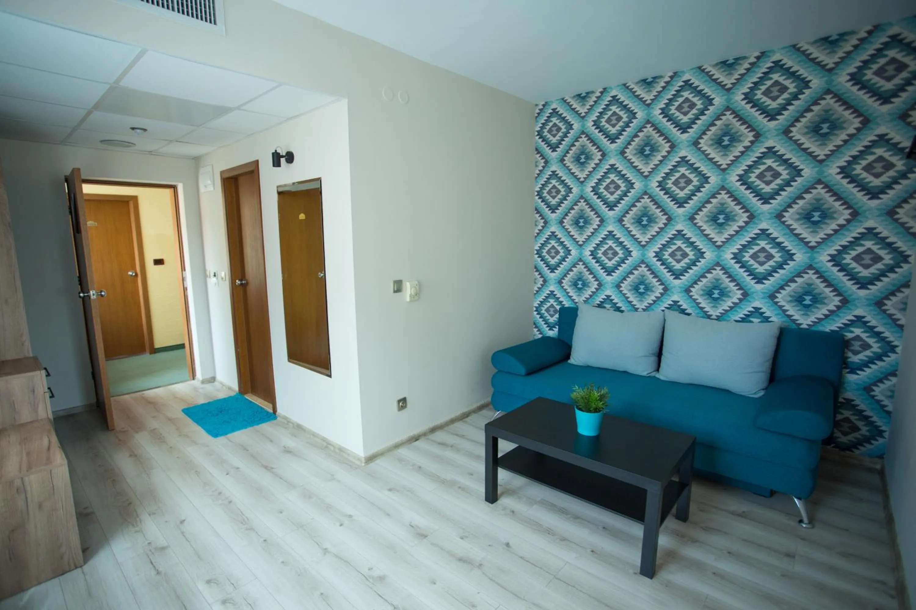 Restaurant/places to eat in Atlant Hotel