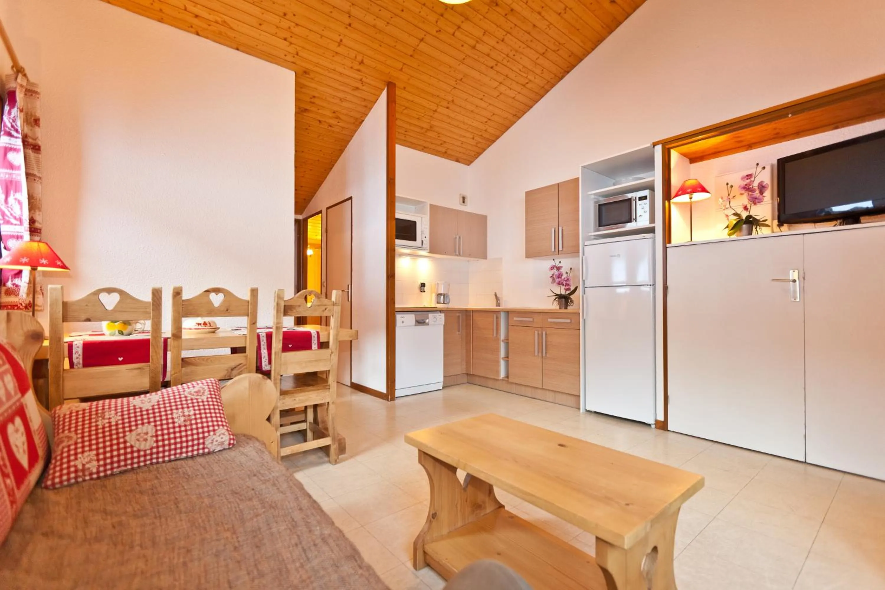 Photo of the whole room in Résidence Azureva La Clusaz les Aravis