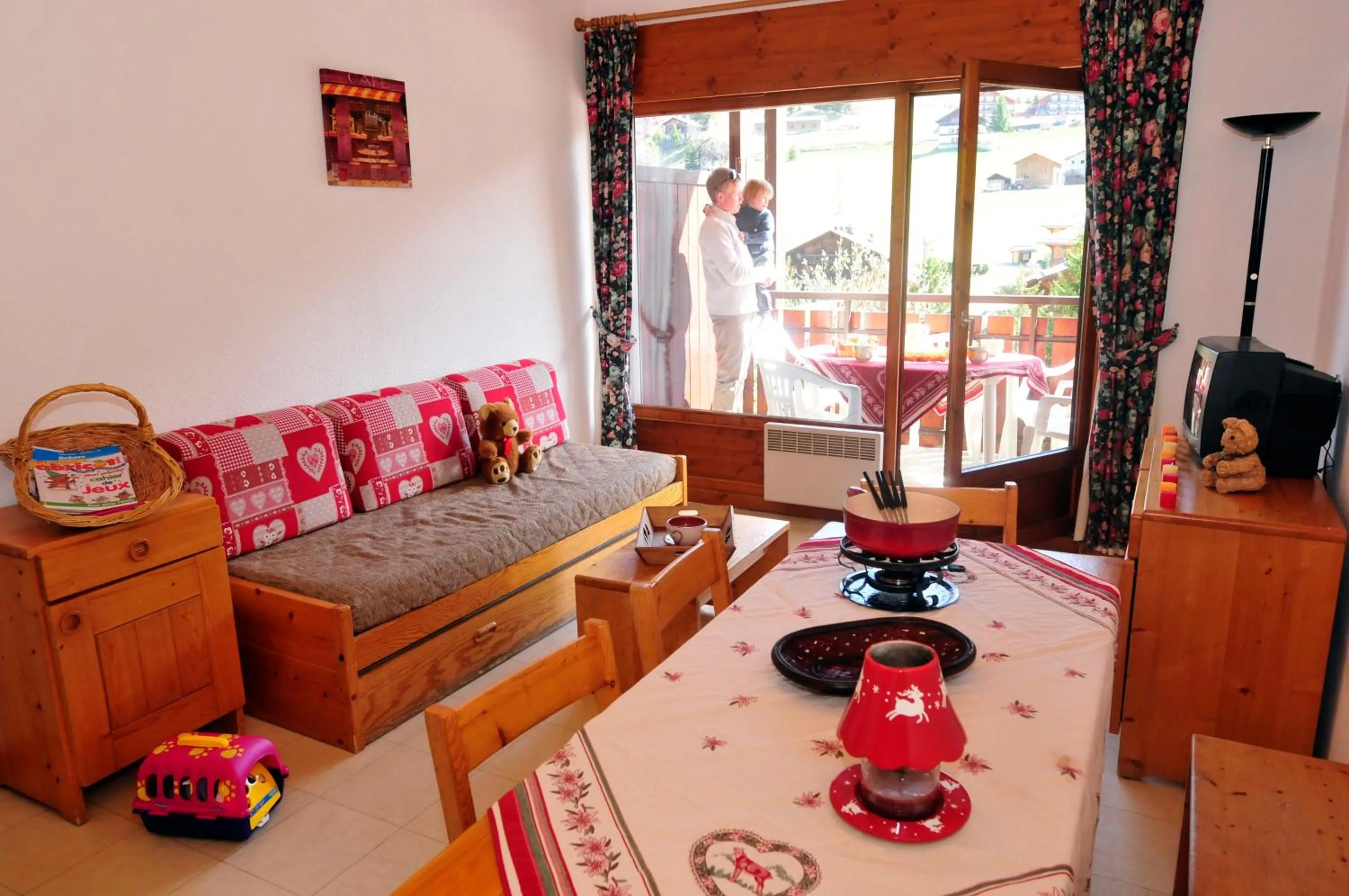 Living room, Bed in Résidence Azureva La Clusaz les Aravis