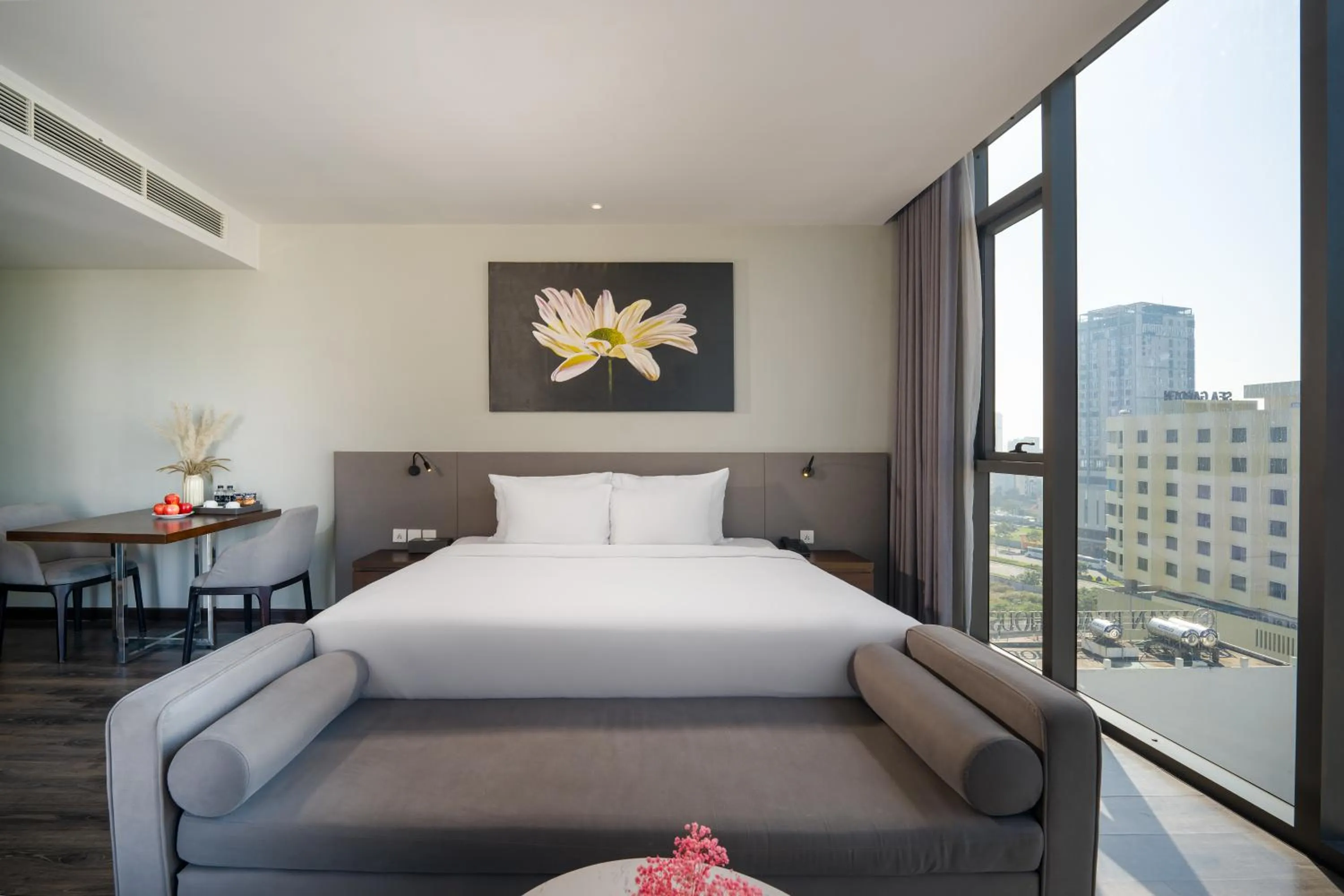 Bedroom, Bed in Everland Hotel