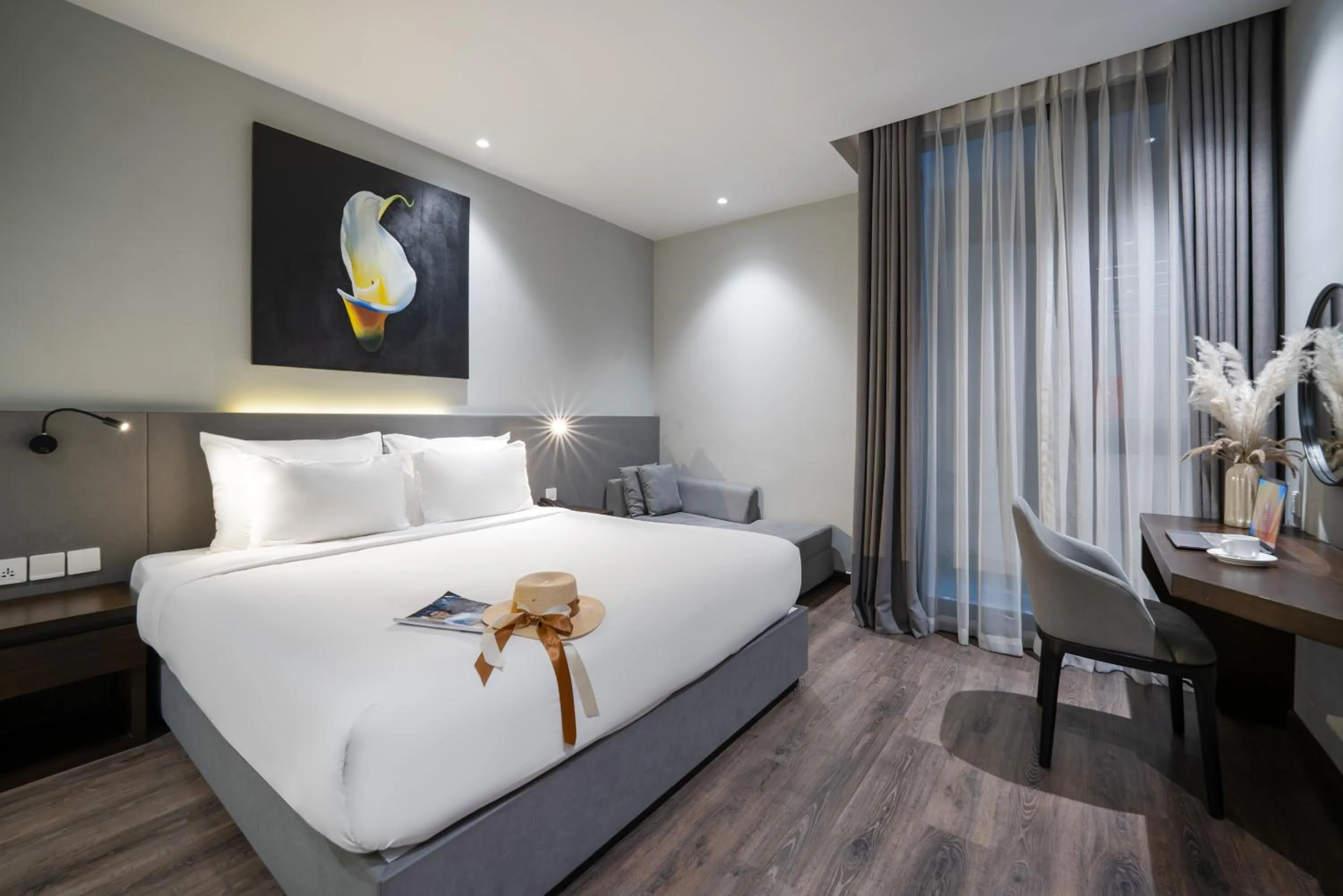 Bedroom, Bed in Everland Hotel