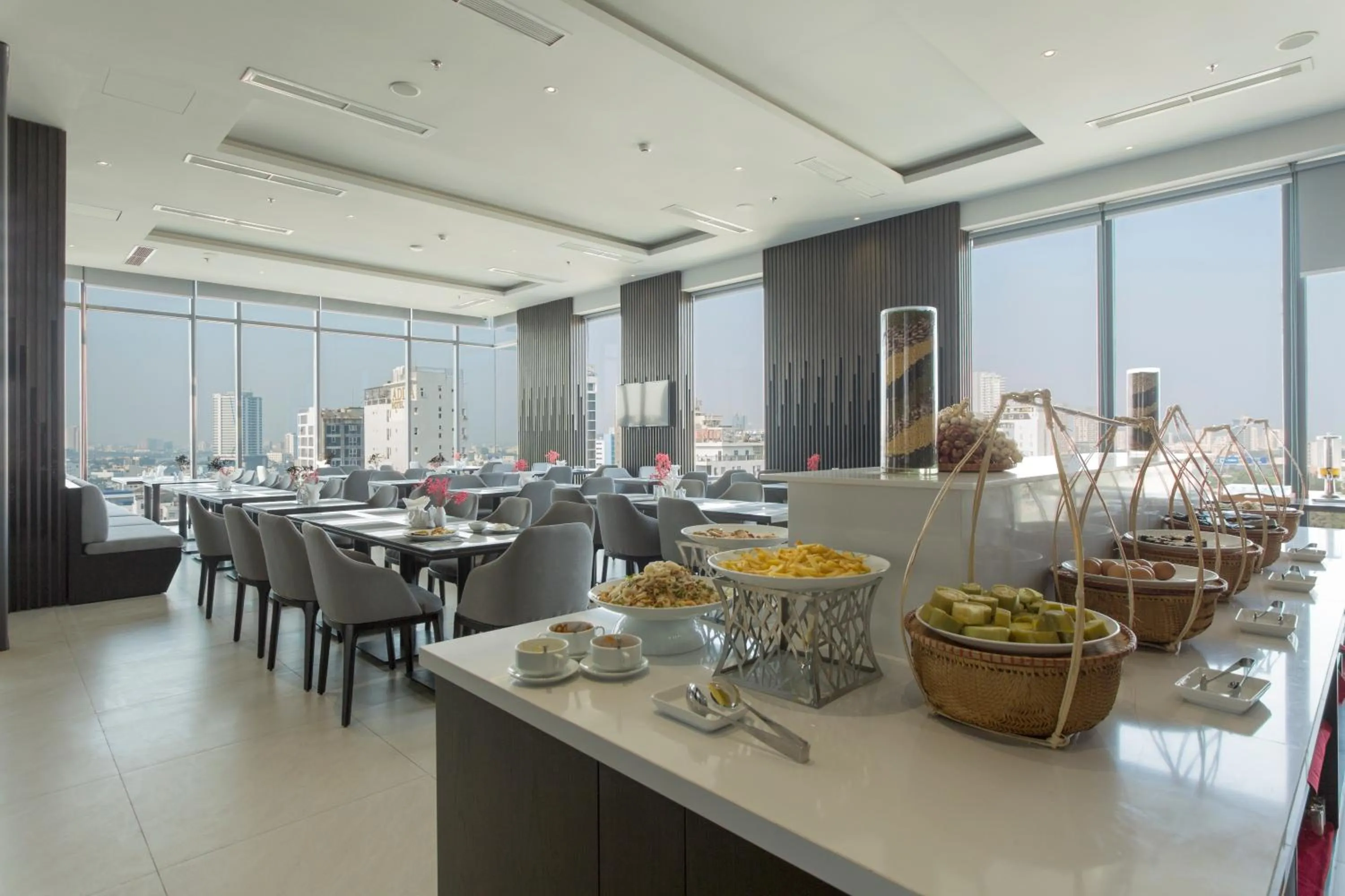 Restaurant/places to eat in Everland Hotel