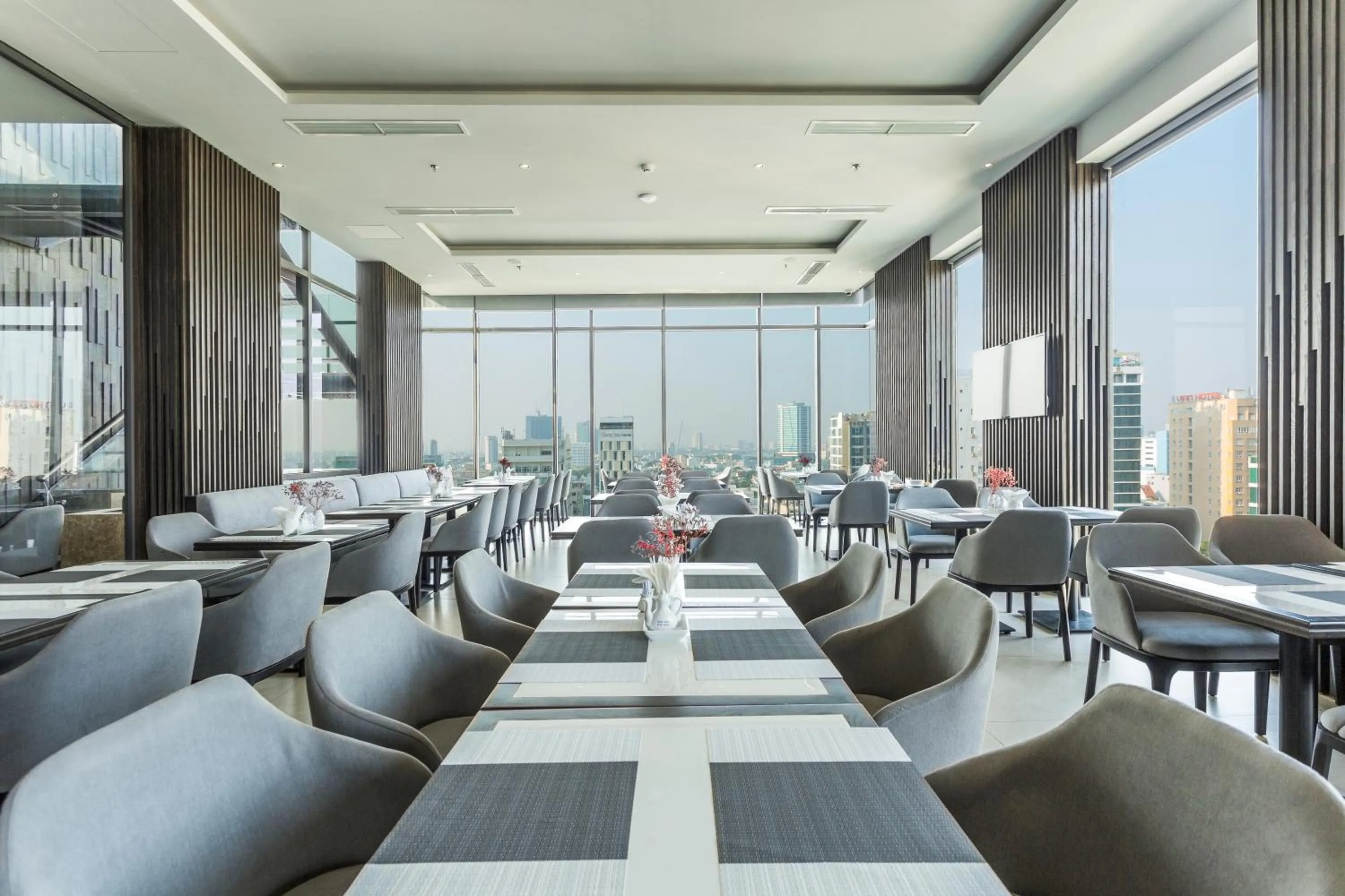 Restaurant/places to eat in Everland Hotel