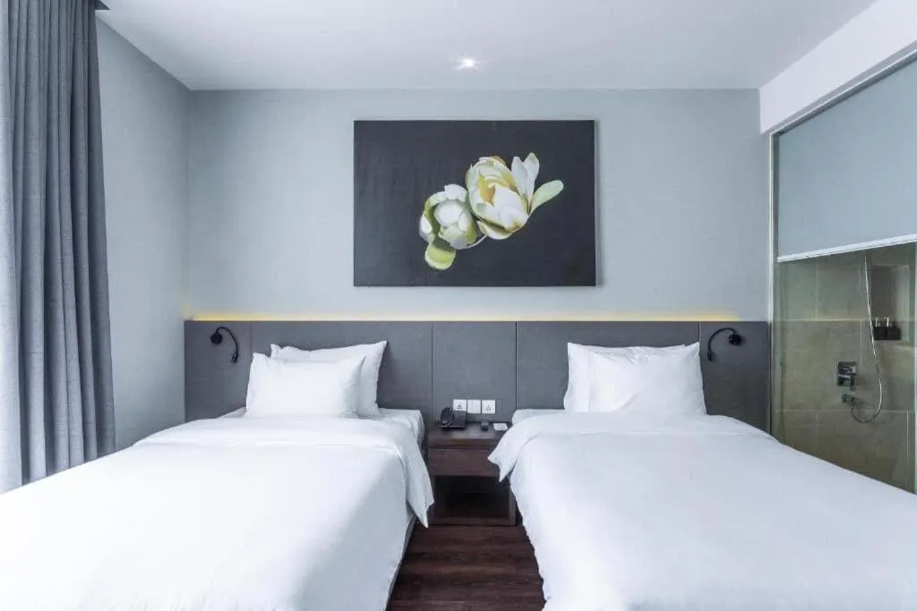 Bedroom, Bed in Everland Hotel