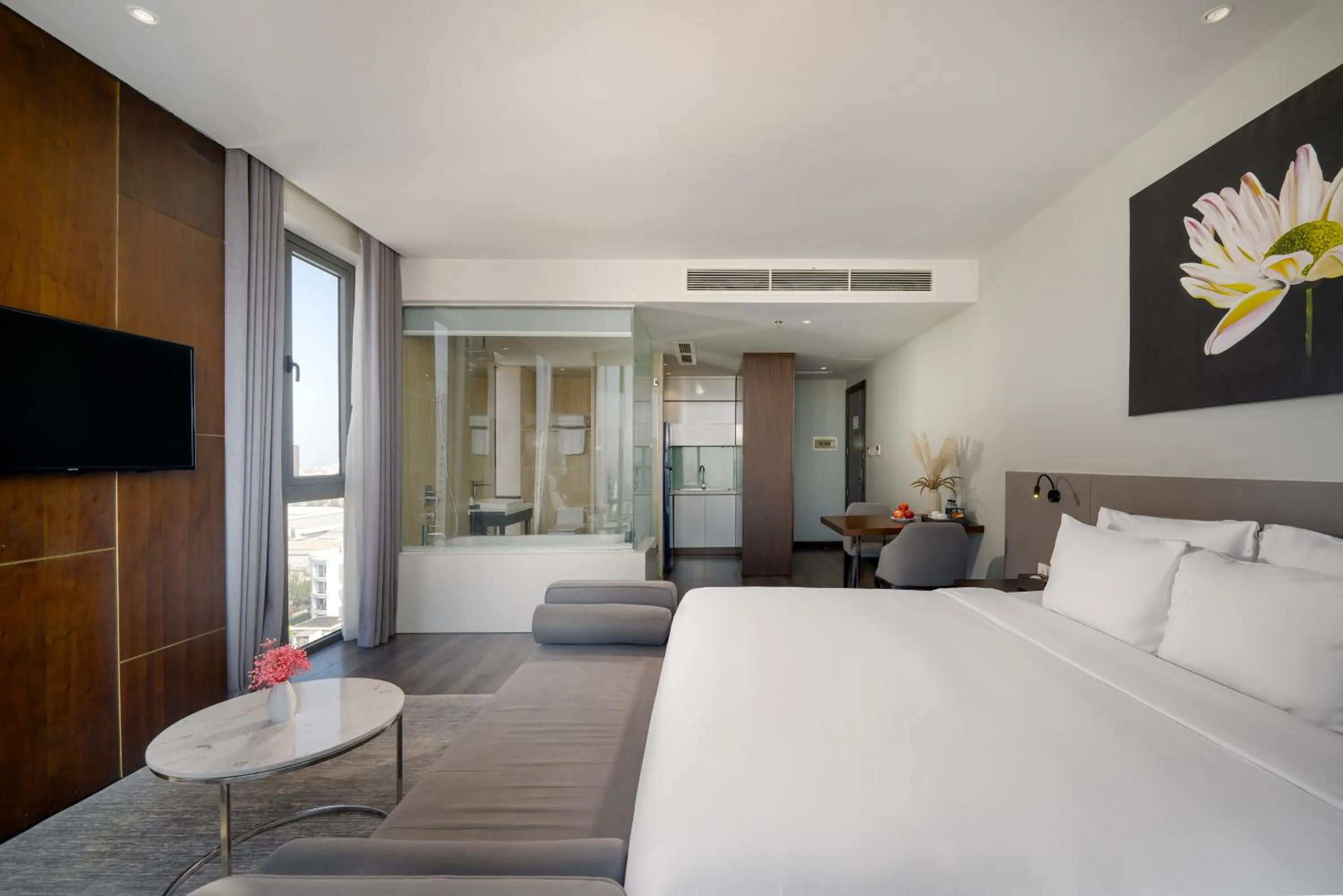 Bedroom, Bed in Everland Hotel