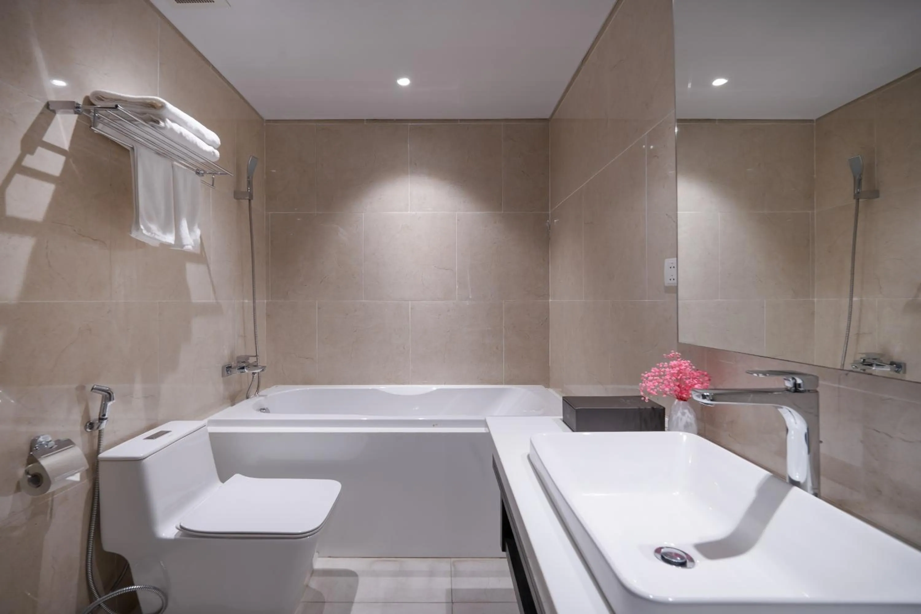 Bathroom in Everland Hotel