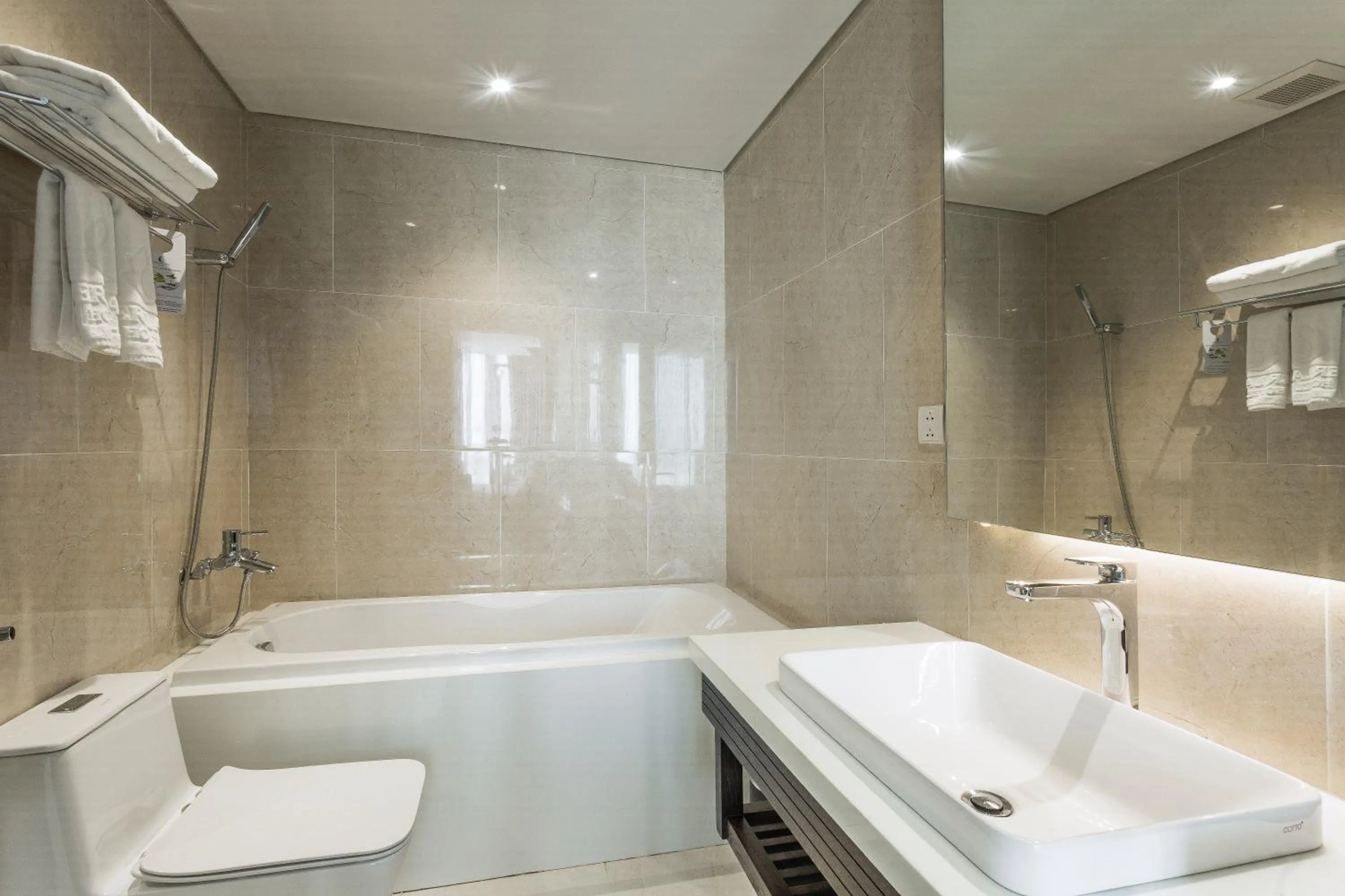 Shower in Everland Hotel