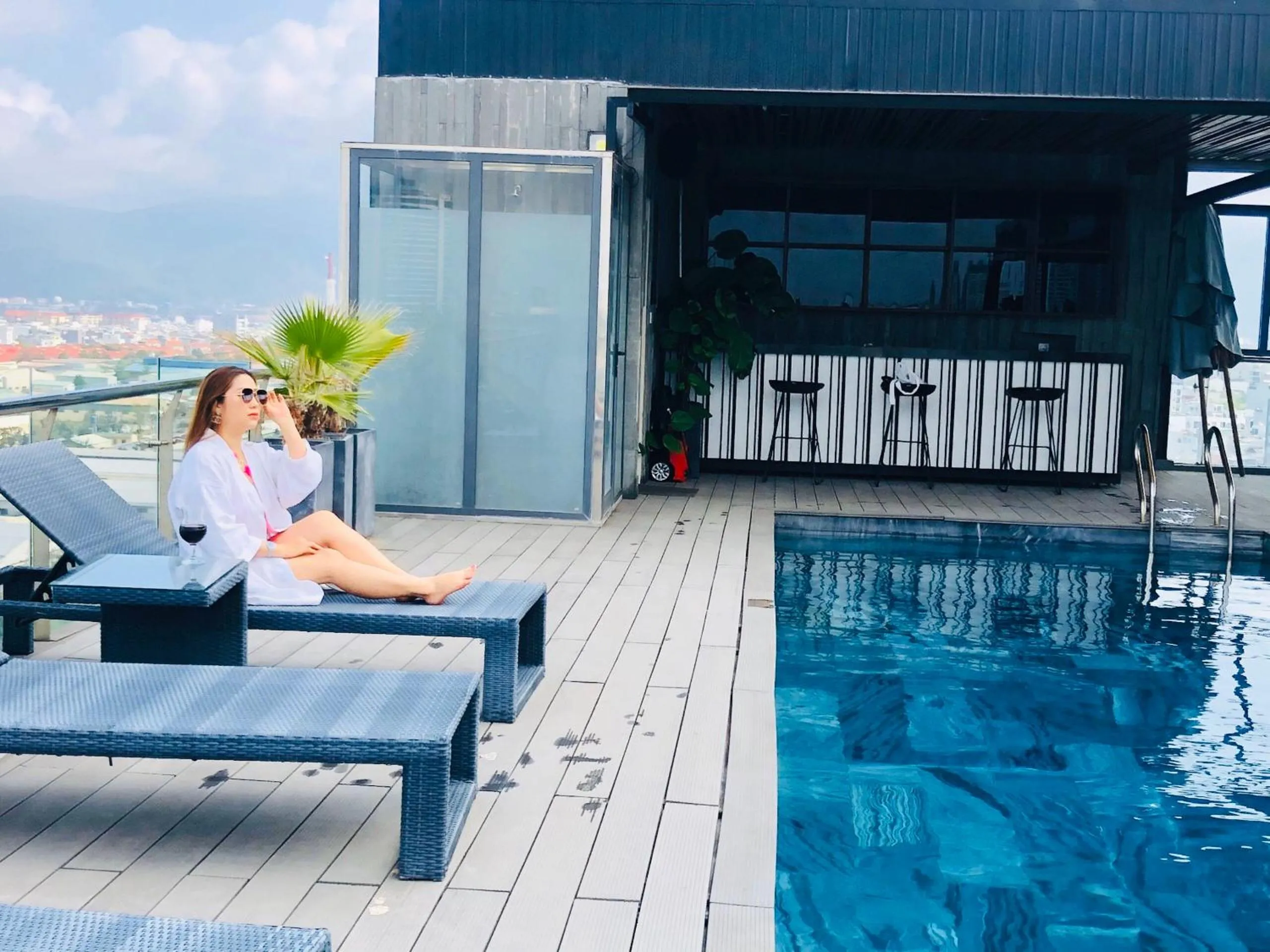 Swimming pool in Everland Hotel