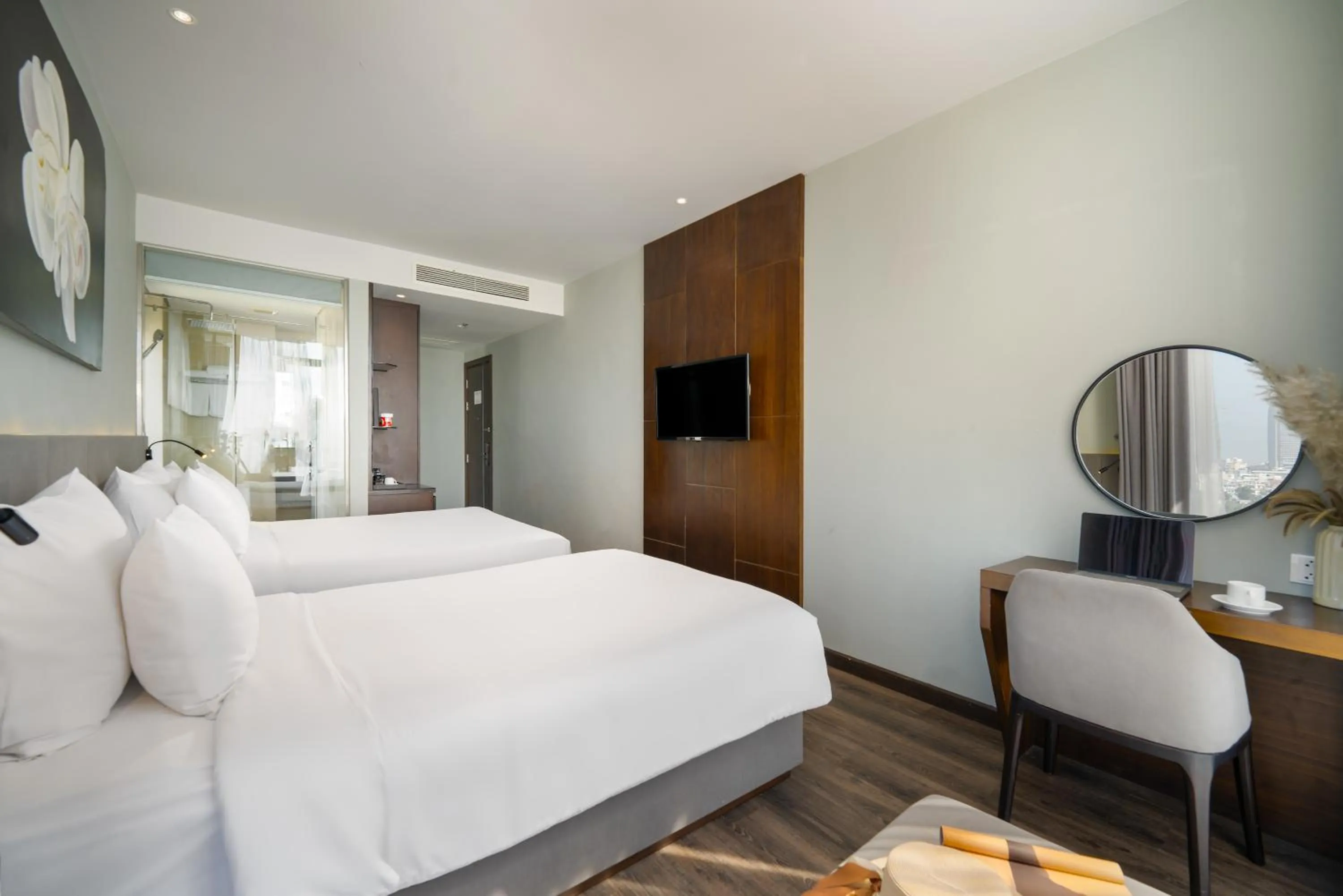 Photo of the whole room, Bed in Everland Hotel