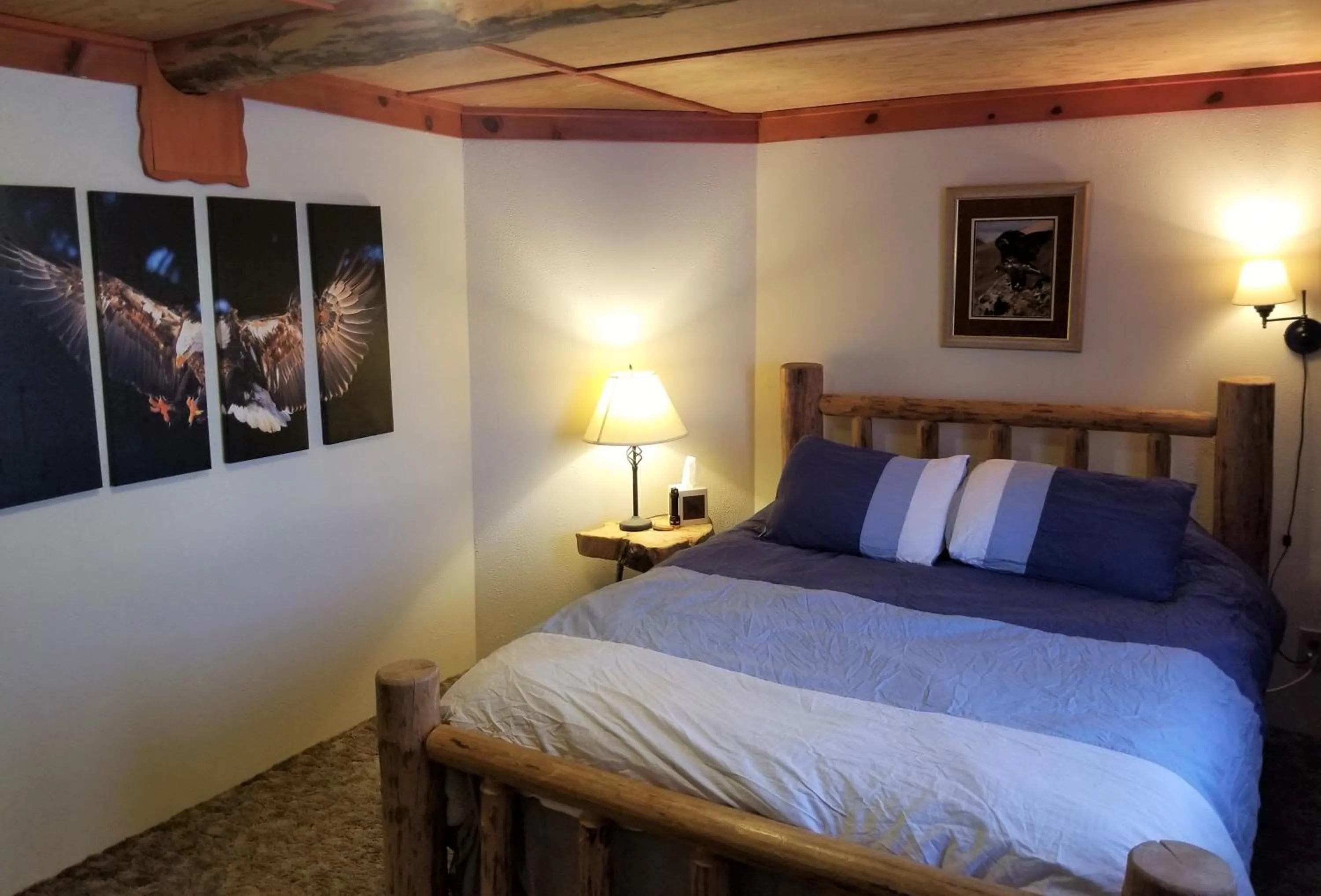 Bed in Northern Sky Lodge