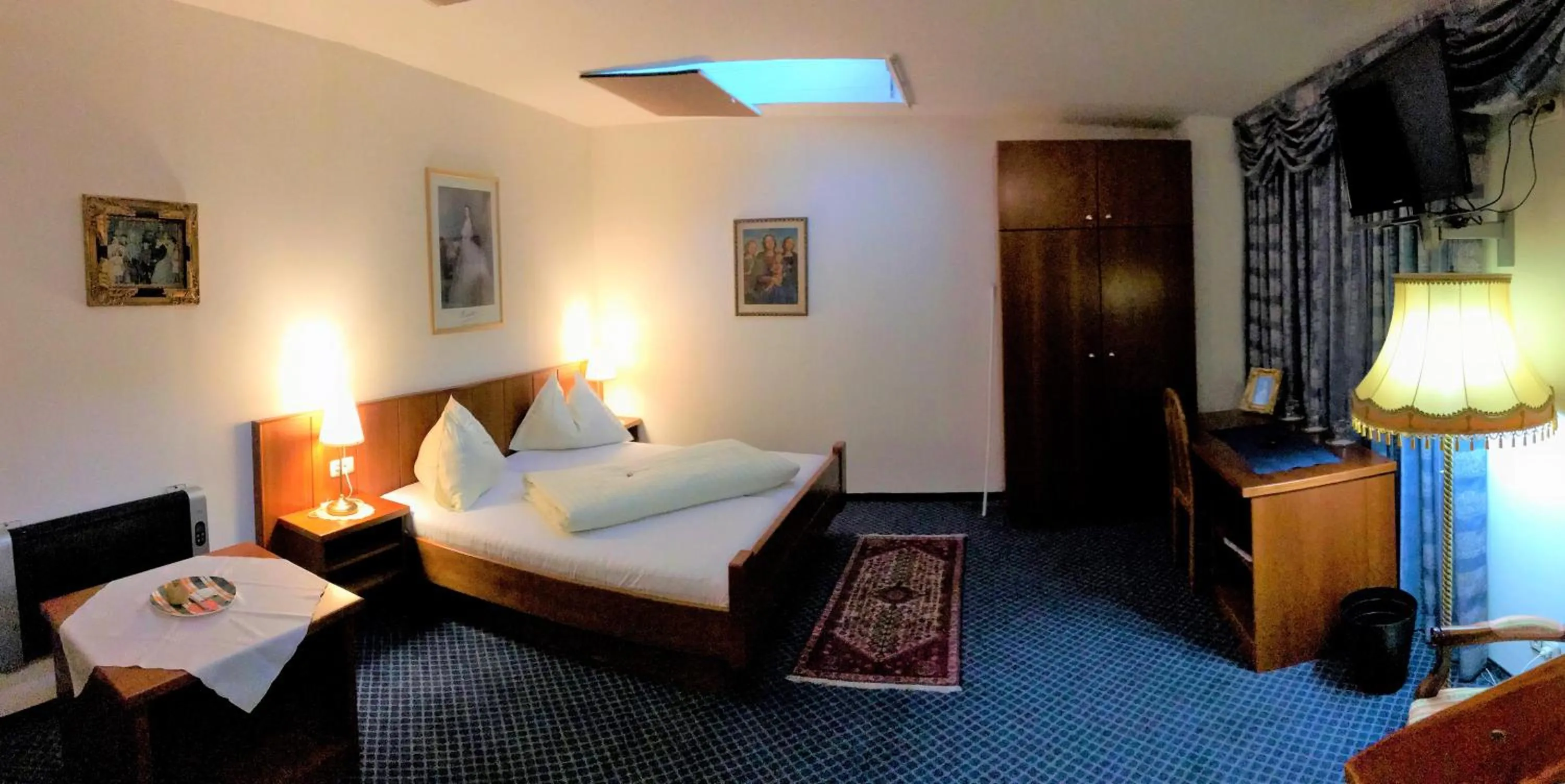 Bed in Cityhotel Ratheiser