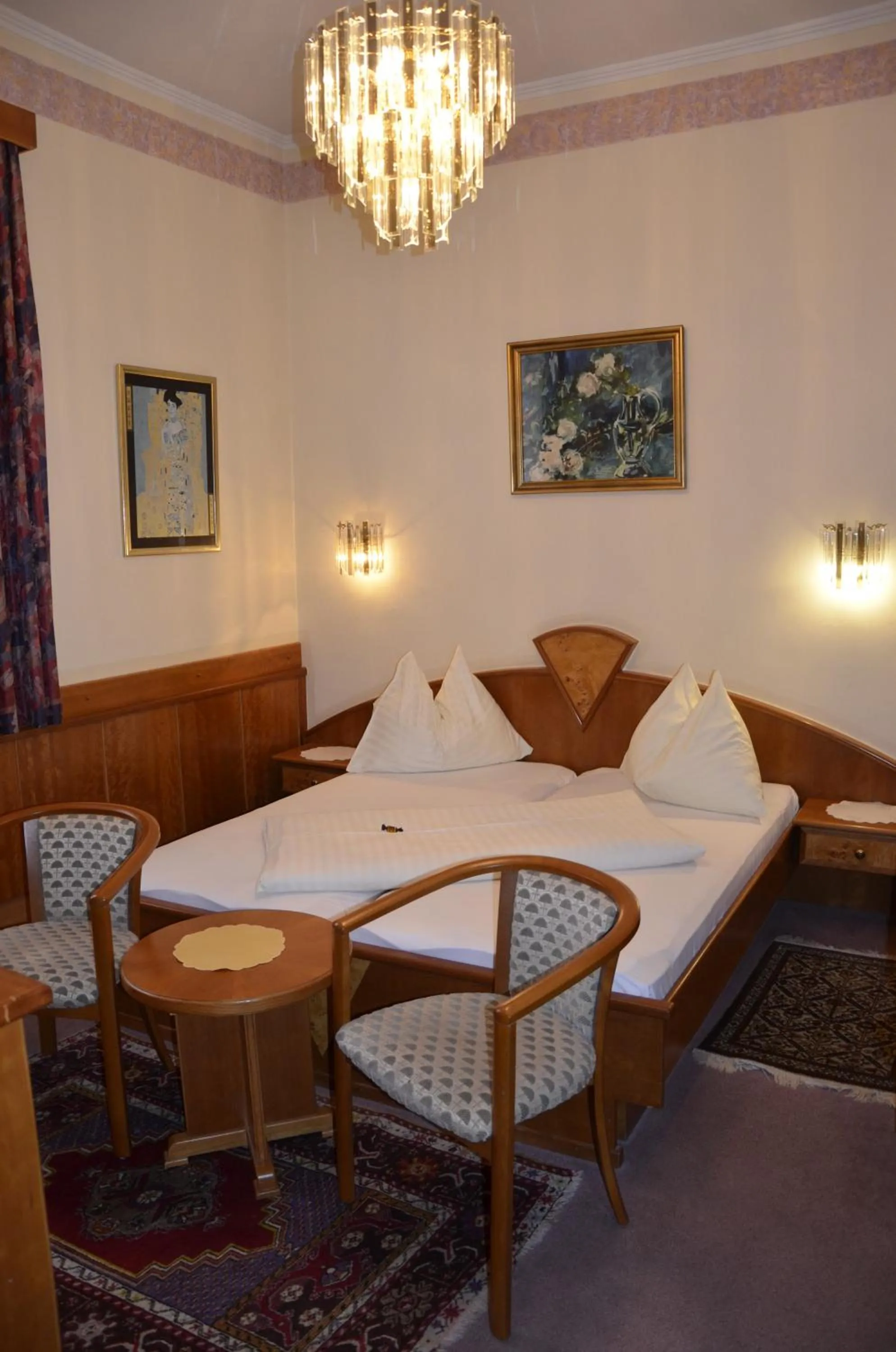 Photo of the whole room, Bed in Cityhotel Ratheiser