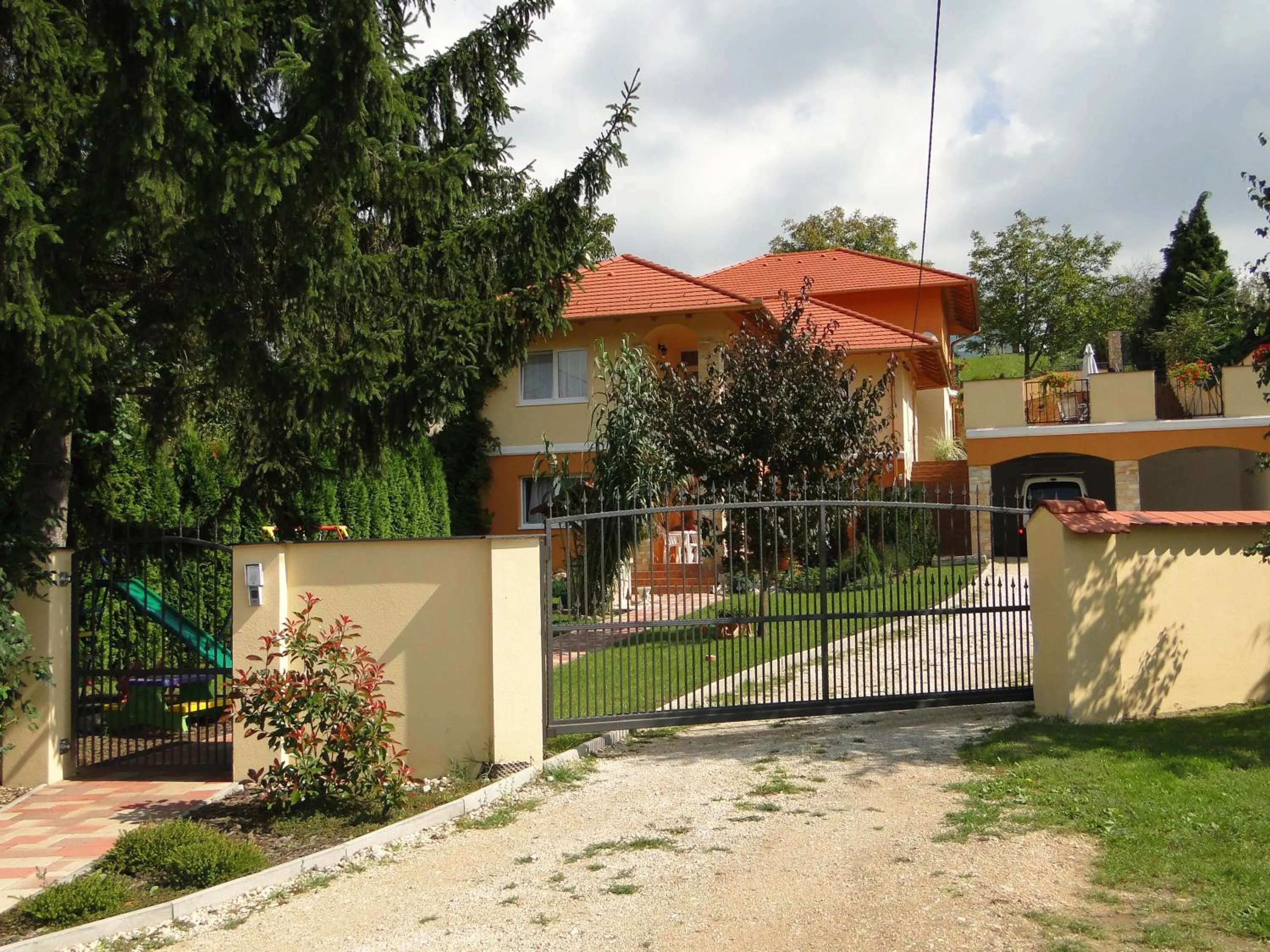 Facade/entrance in Janus Apartman