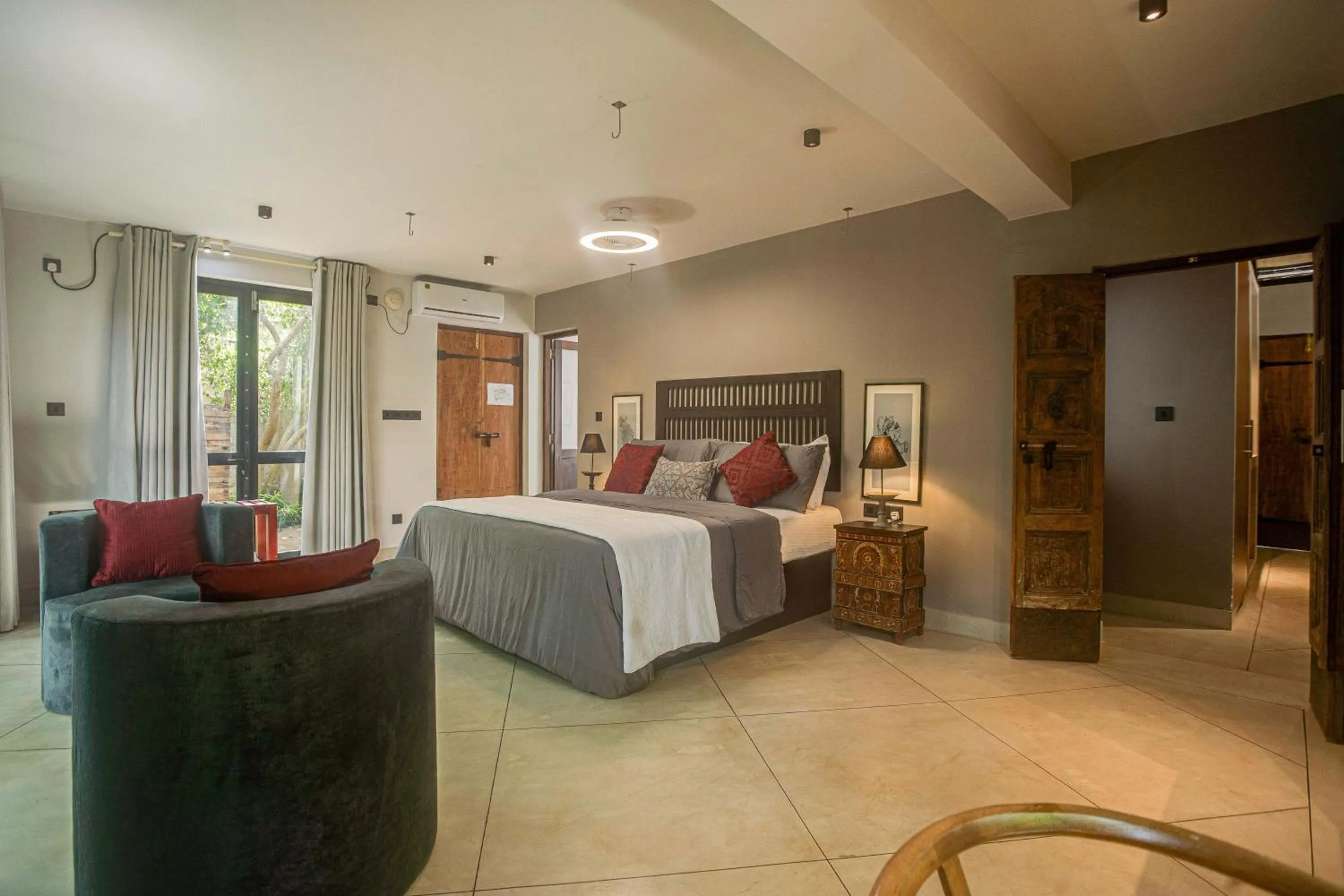 Photo of the whole room, Bed in Ravana Garden