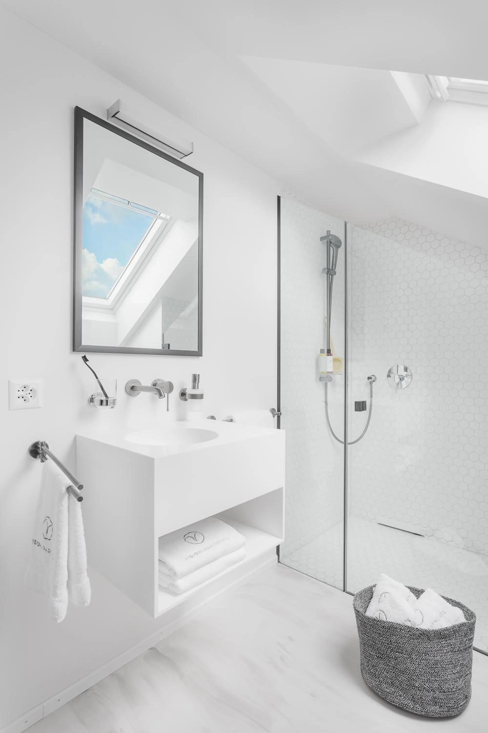 Shower in VISIONAPARTMENTS Zweierstrasse - contactless check-in