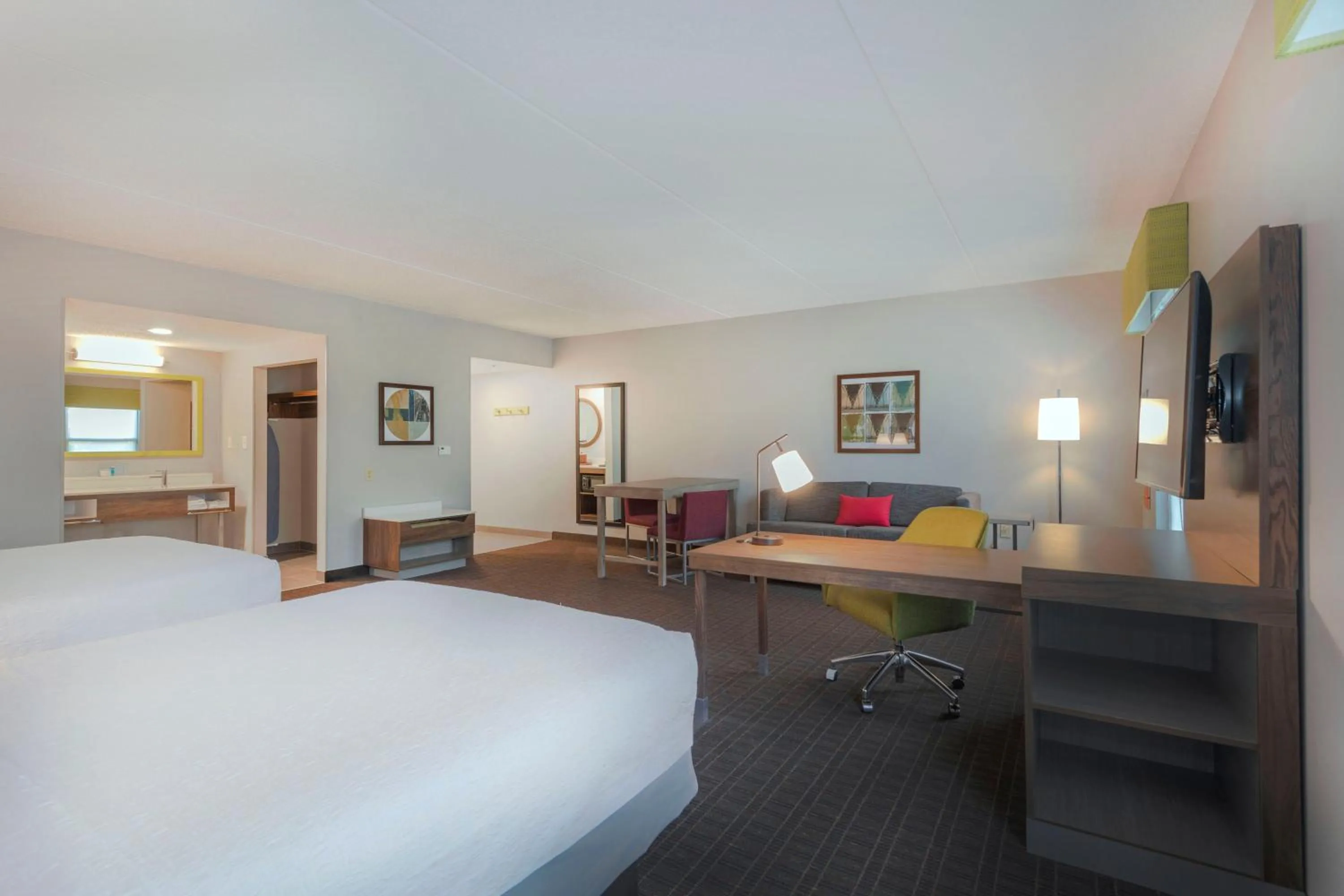 Bed in Hampton Inn & Suites Burlington