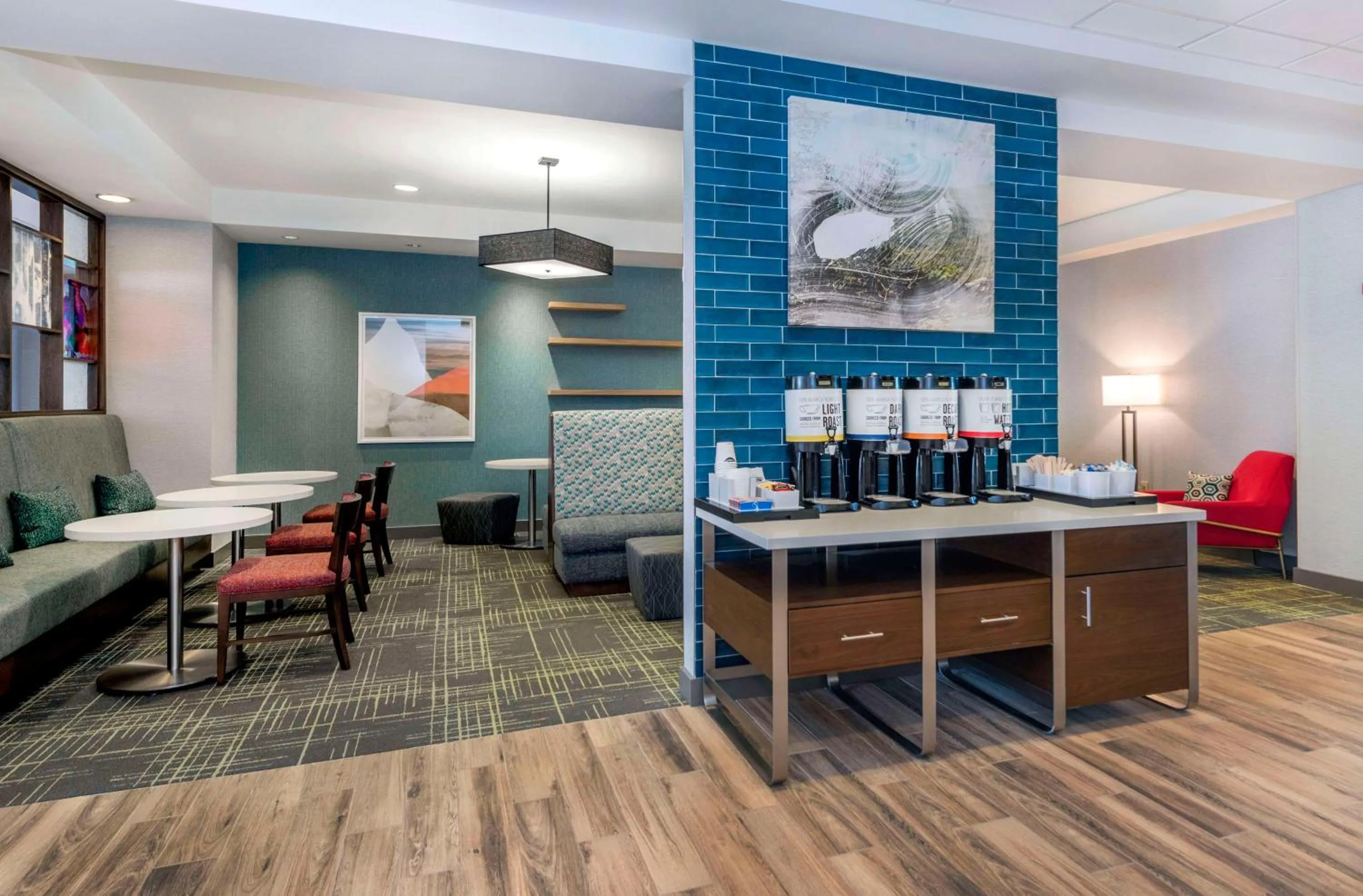Coffee/tea facilities in Hampton Inn & Suites Burlington