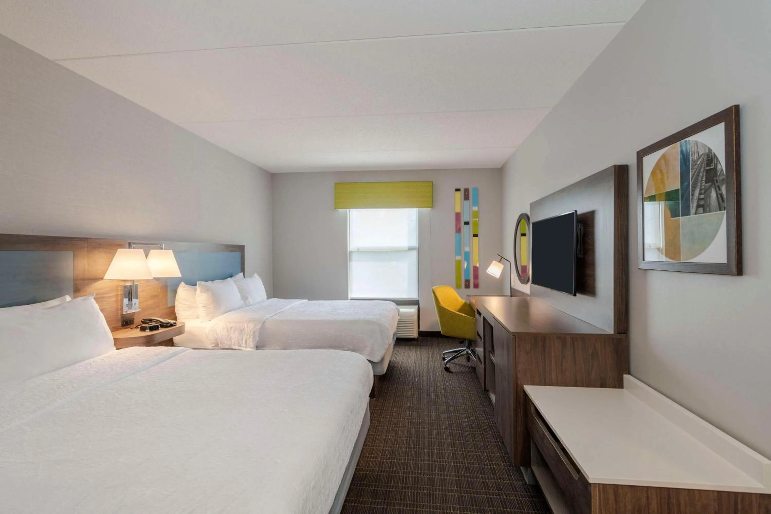 Bed in Hampton Inn & Suites Burlington