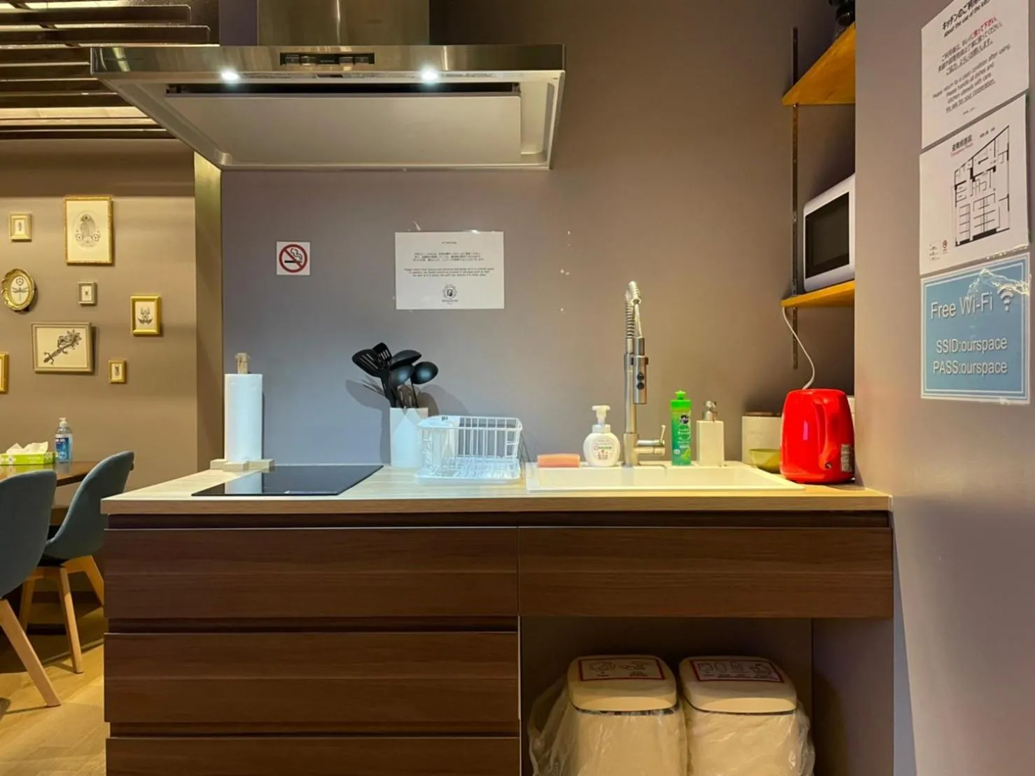 Communal kitchen in THE WARDROBE Hotel Shimokitazawa